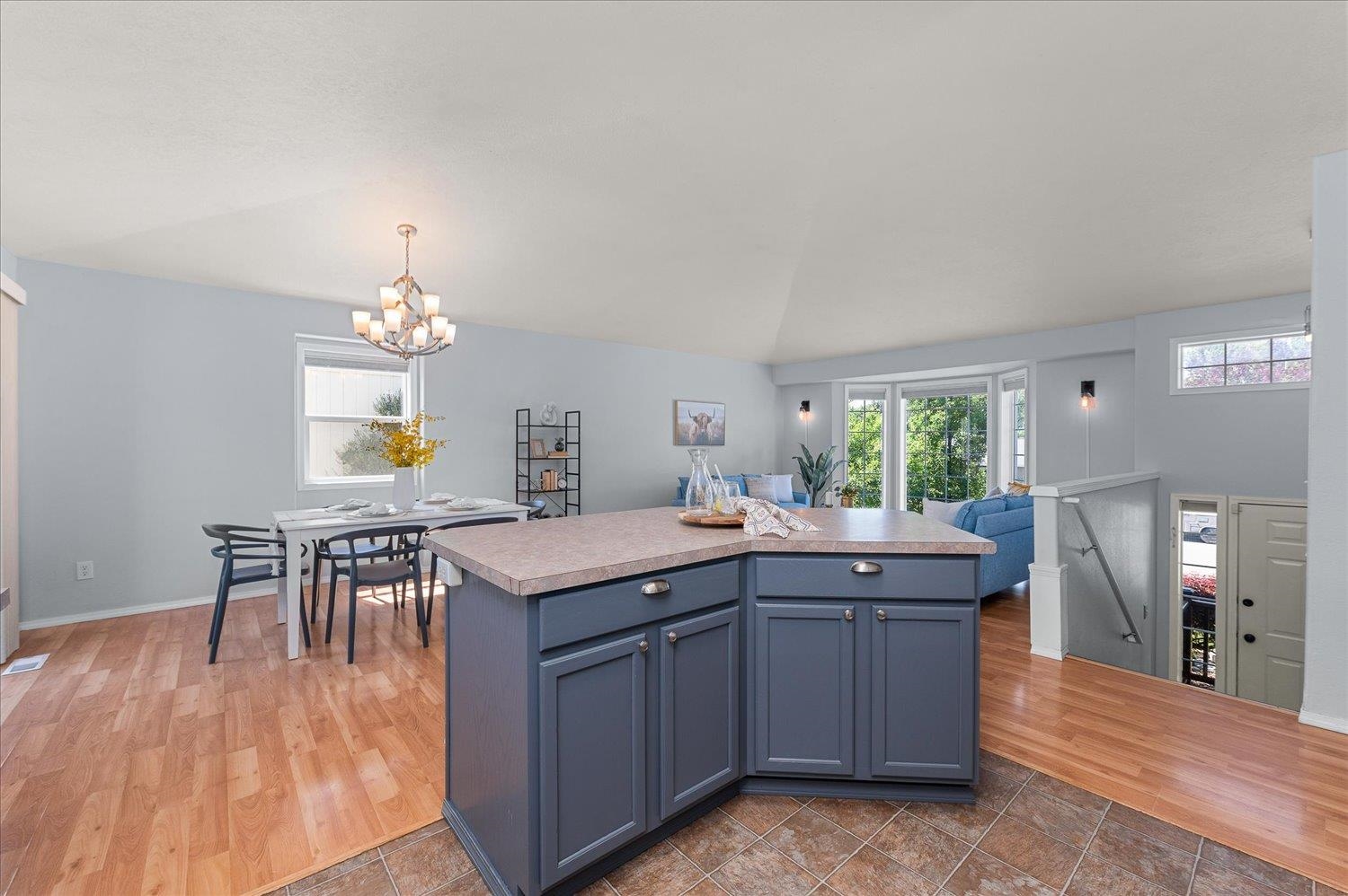 23114 E Valleyway Ave