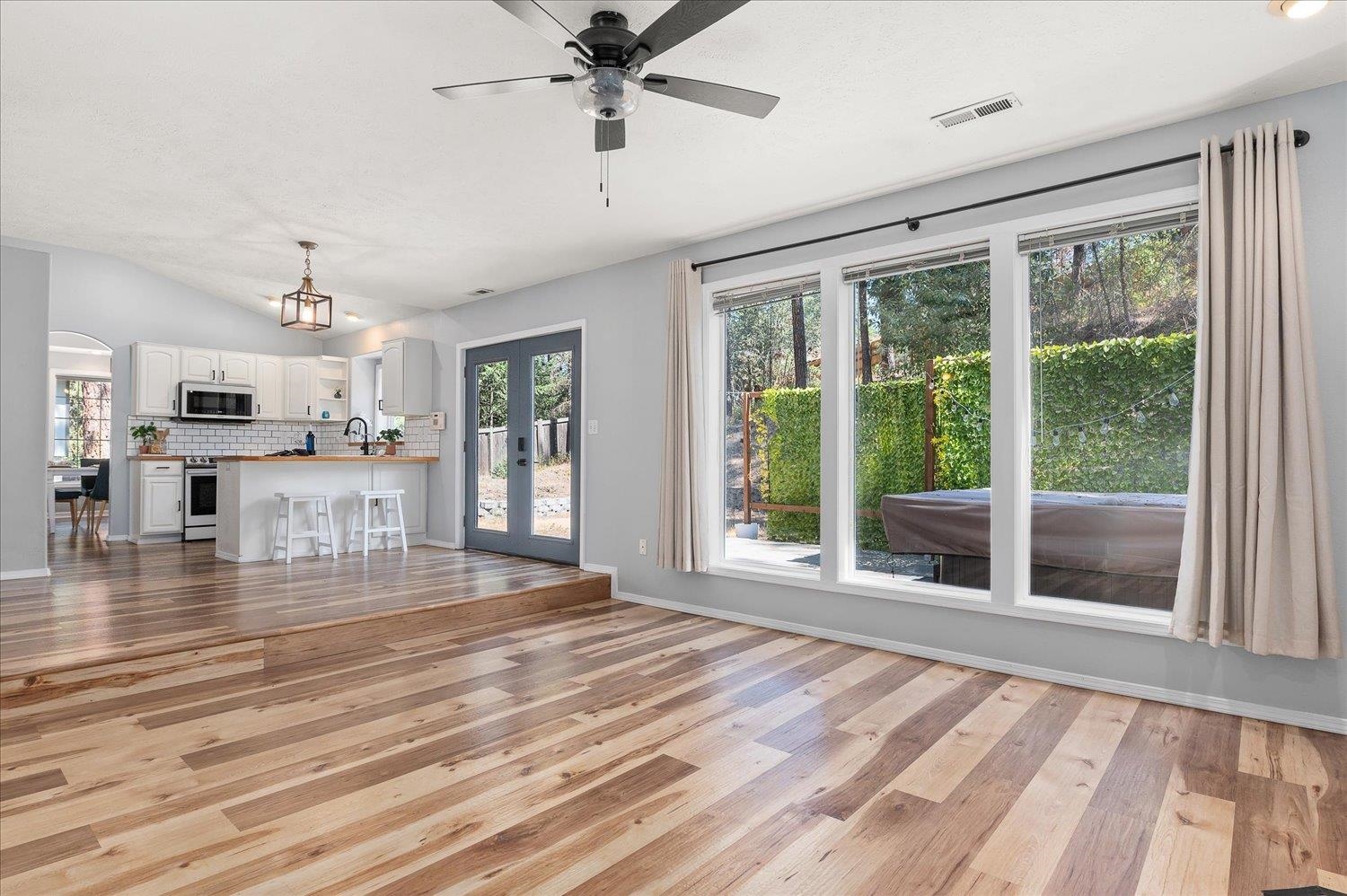 1204 W Candlewood Ct