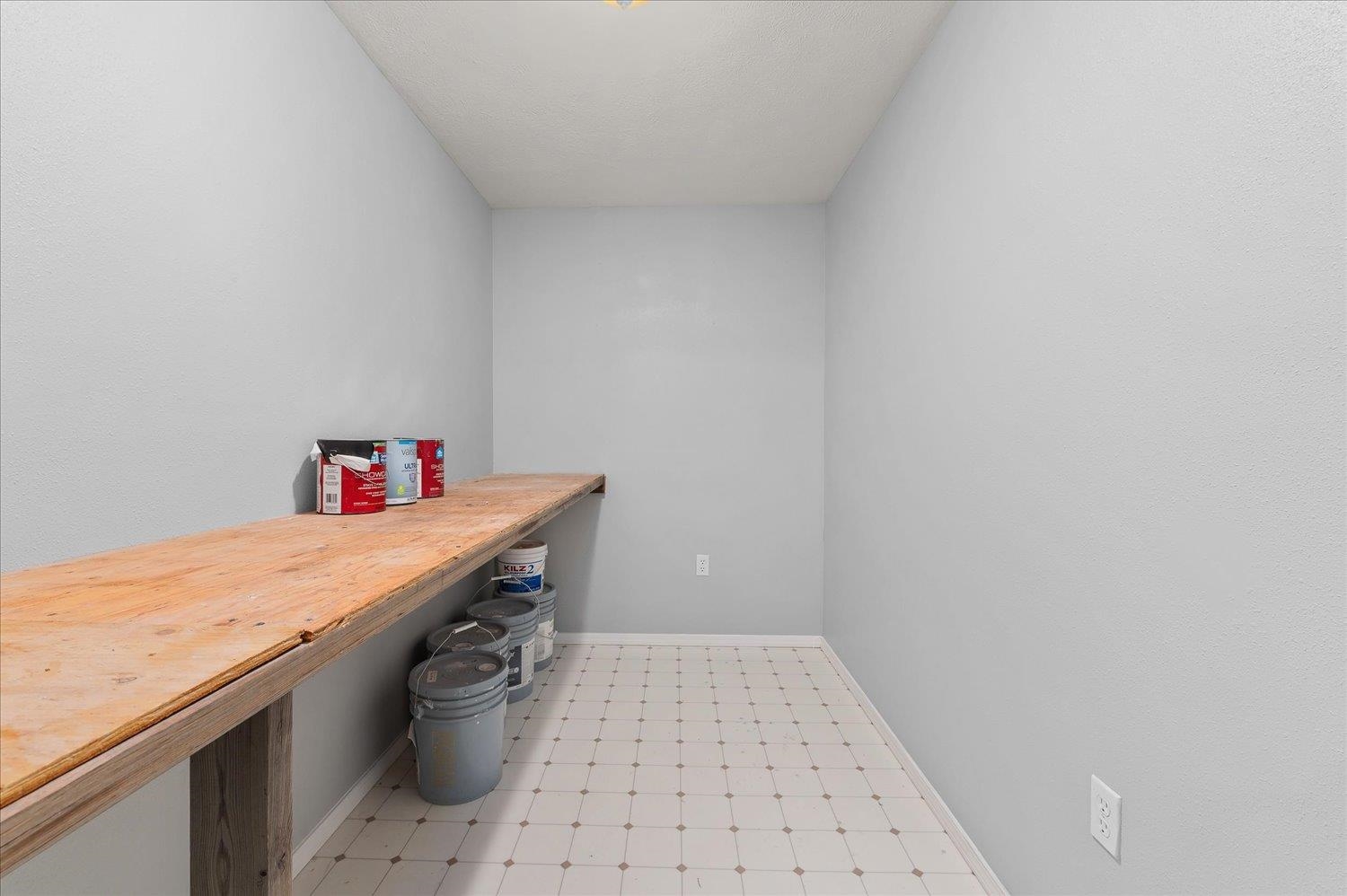 1204 W Candlewood Ct