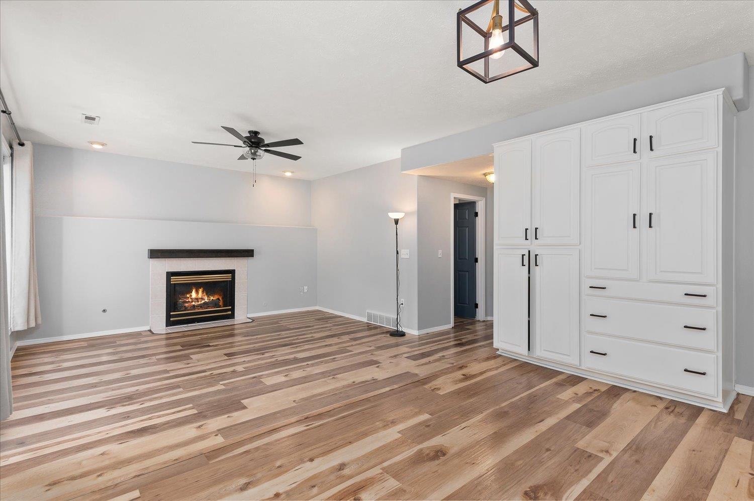 1204 W Candlewood Ct