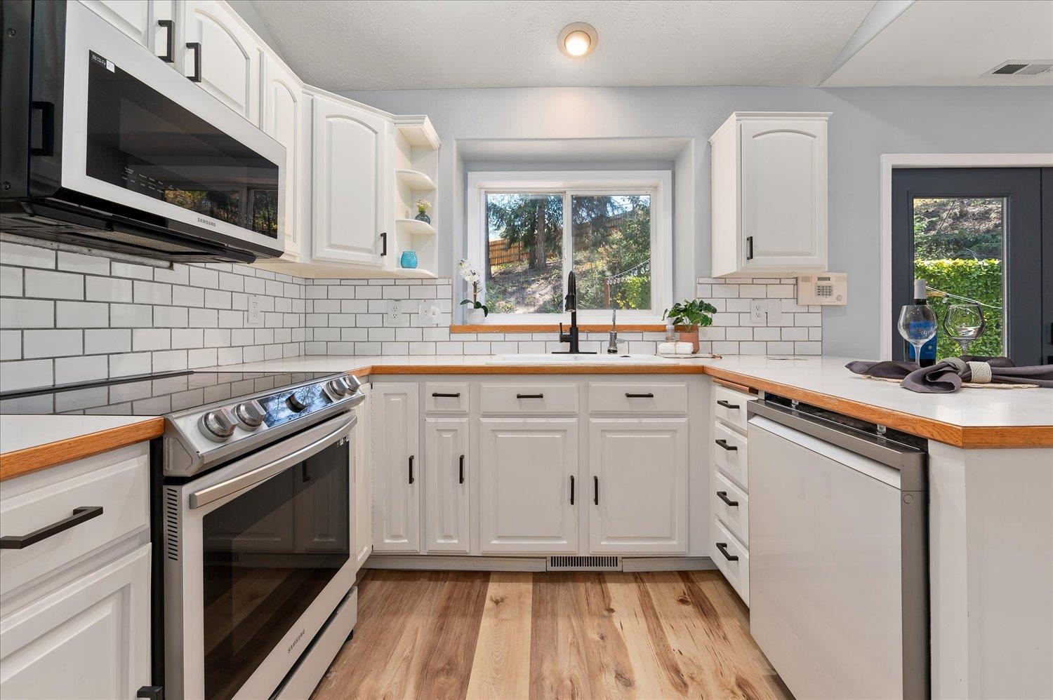 1204 W Candlewood Ct