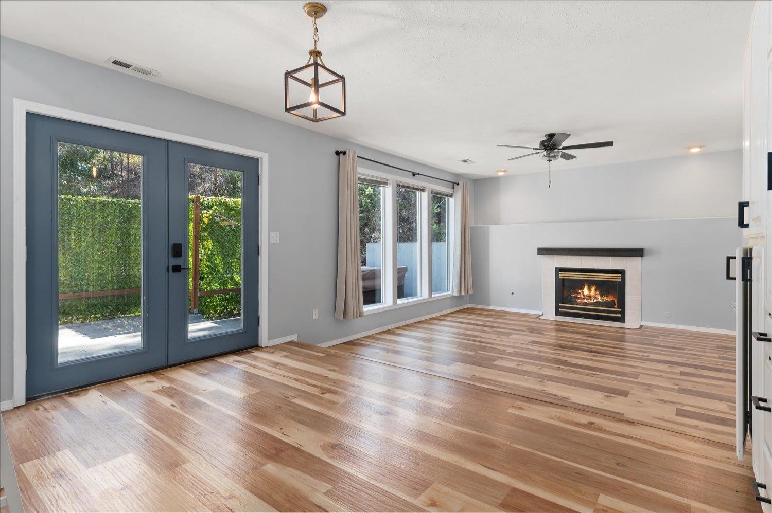 1204 W Candlewood Ct