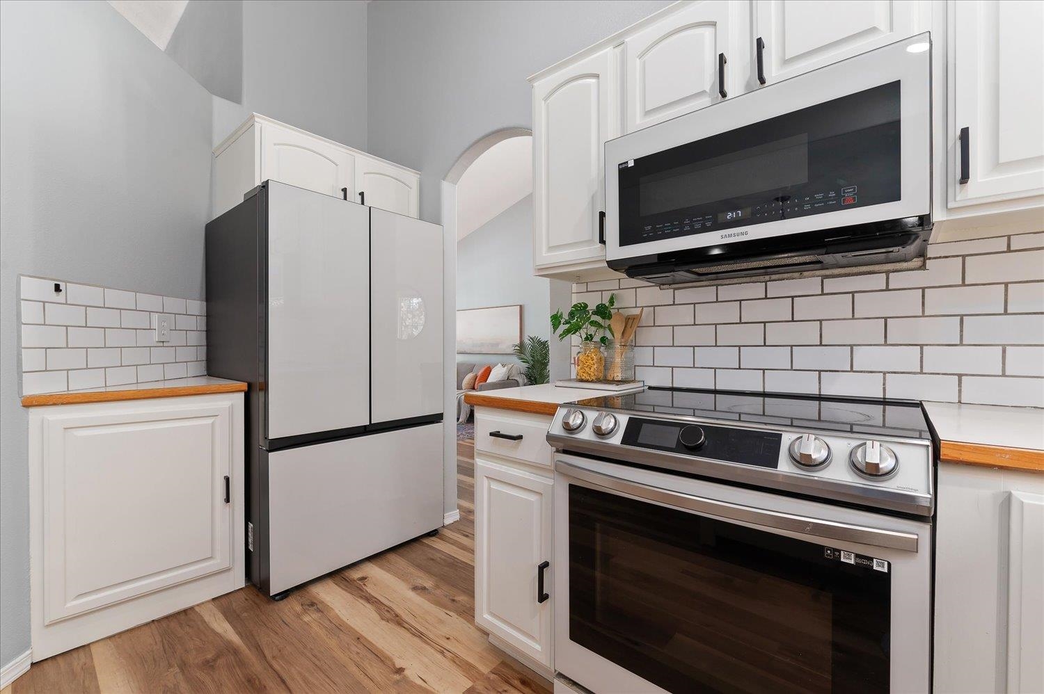 1204 W Candlewood Ct