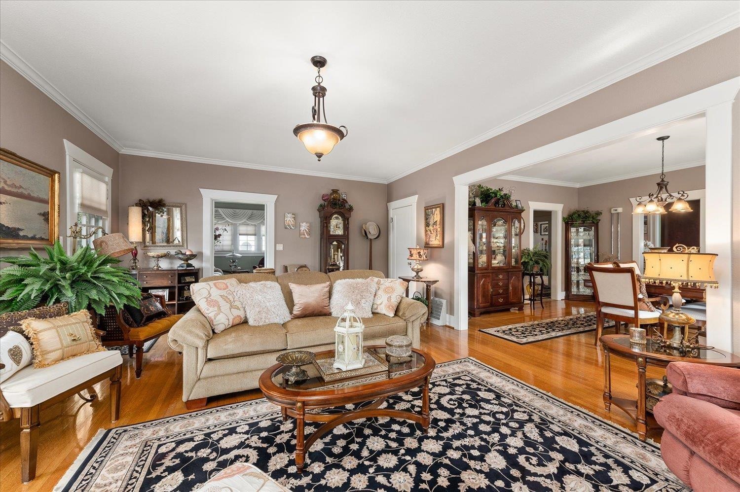 209 W 6th Ave