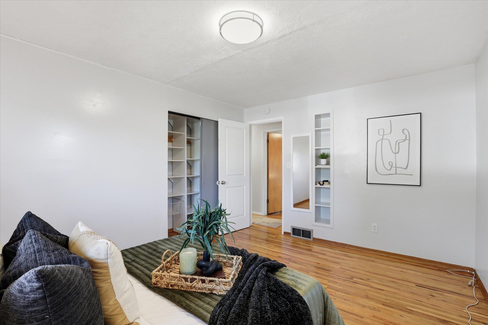 3105 W Houston Ave