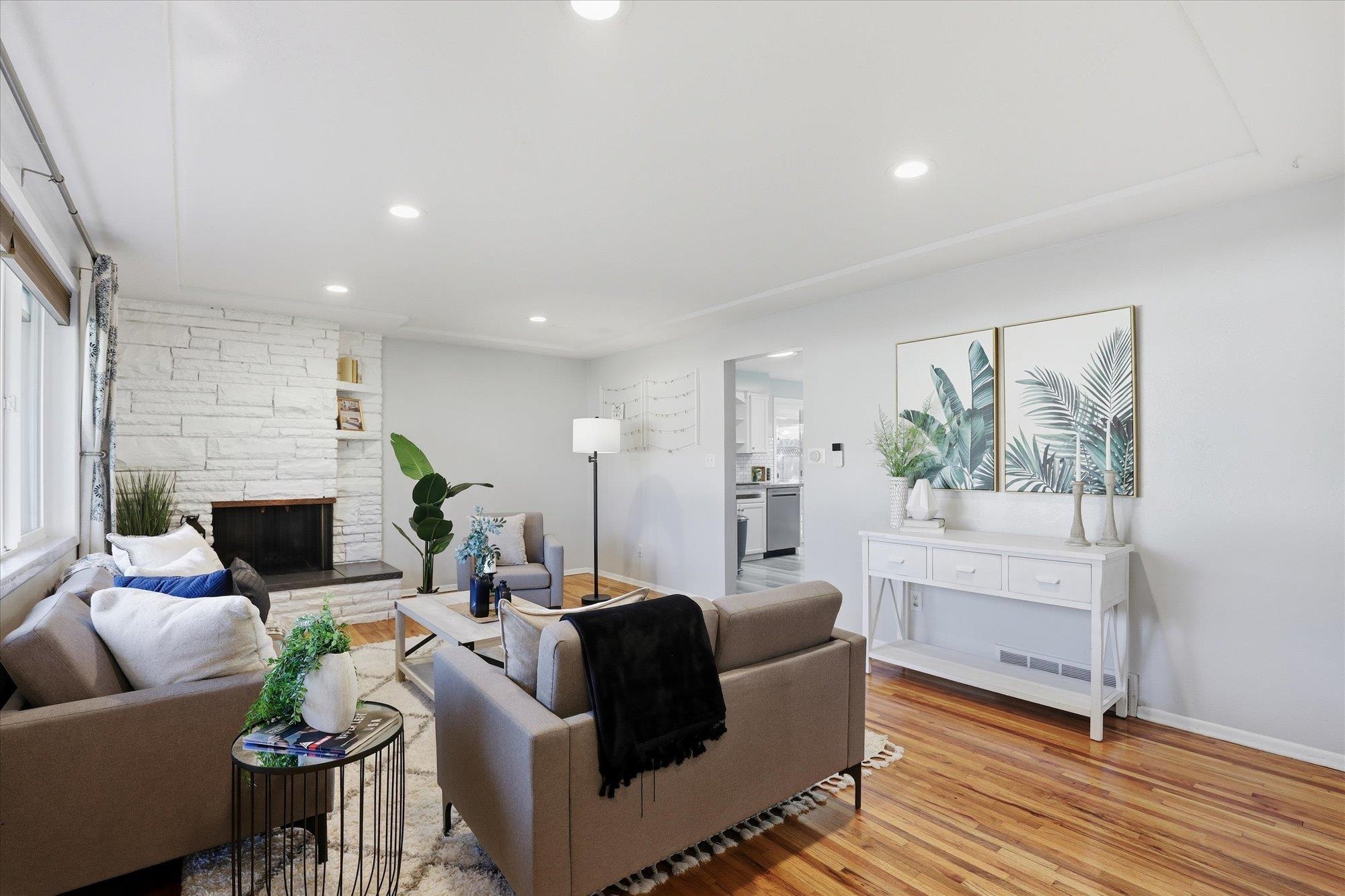 3105 W Houston Ave