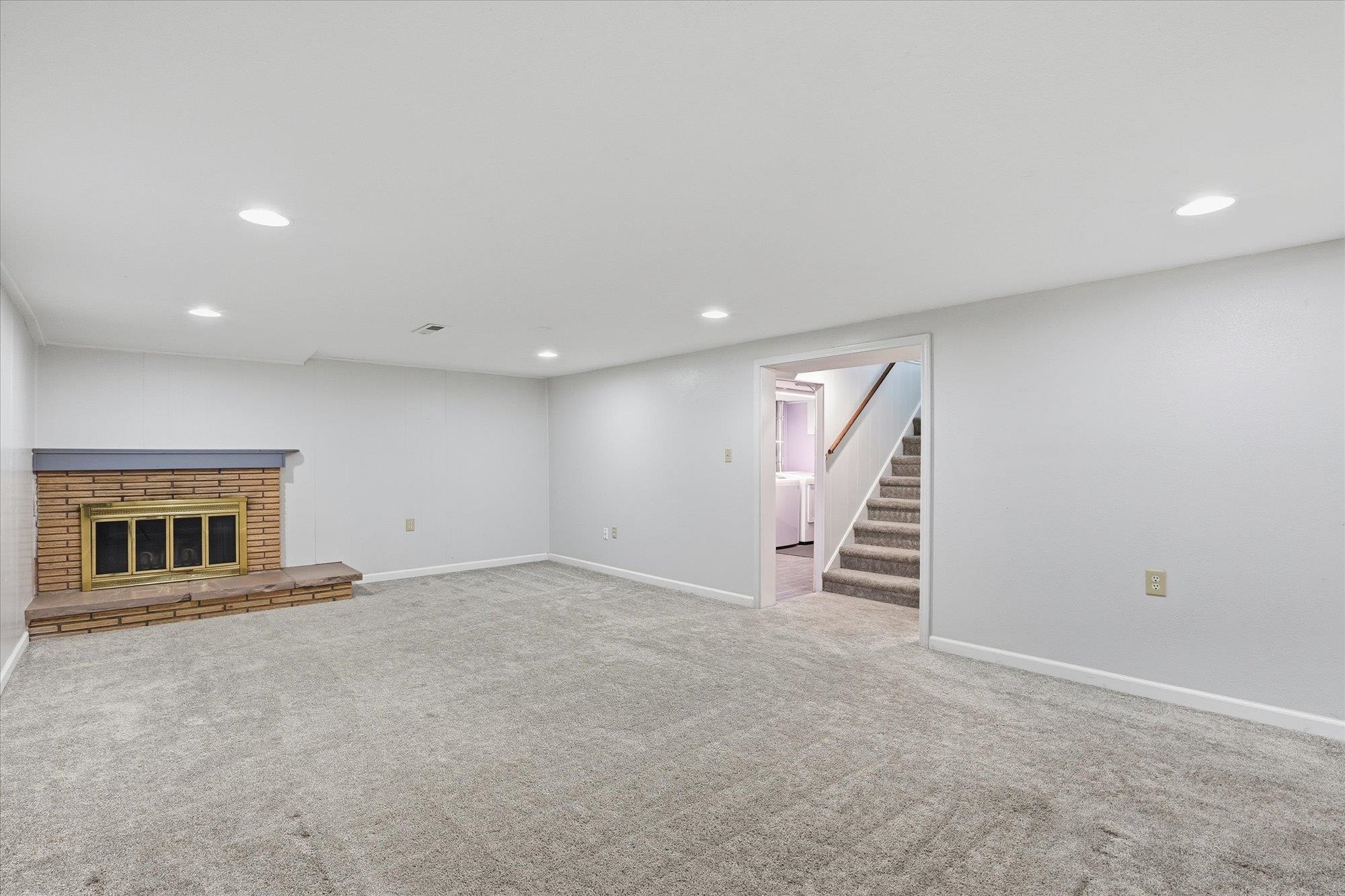 3105 W Houston Ave
