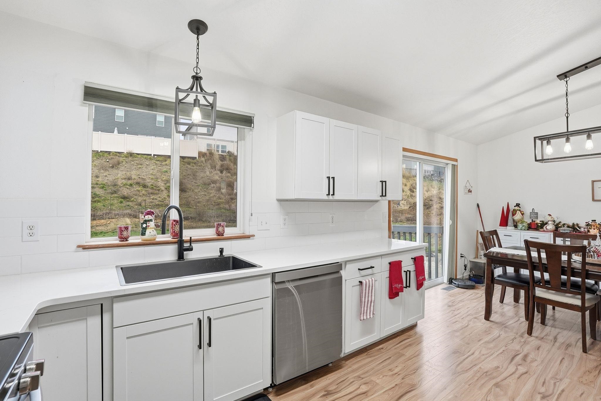 8015 S West Terrace Dr