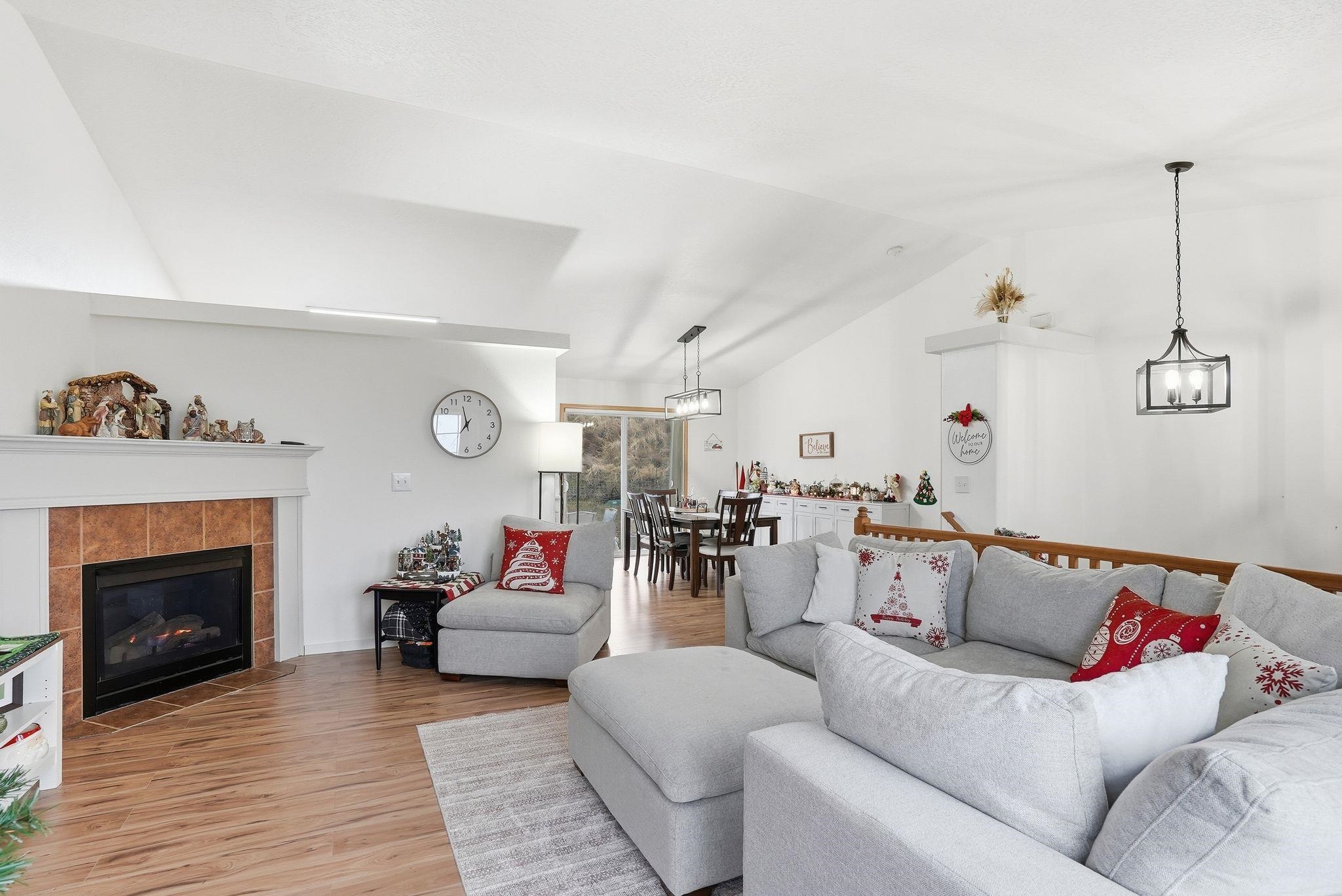 8015 S West Terrace Dr