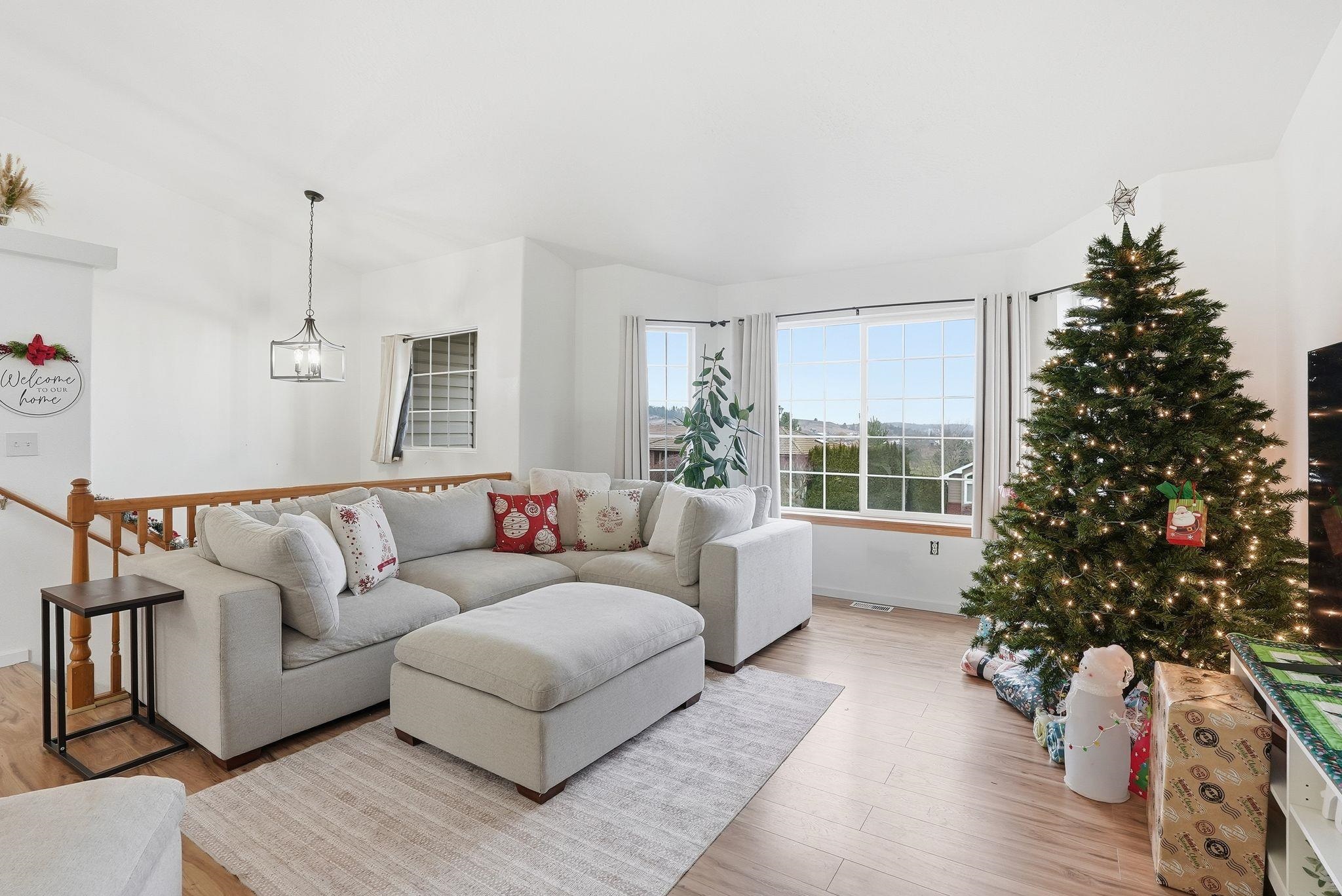 8015 S West Terrace Dr