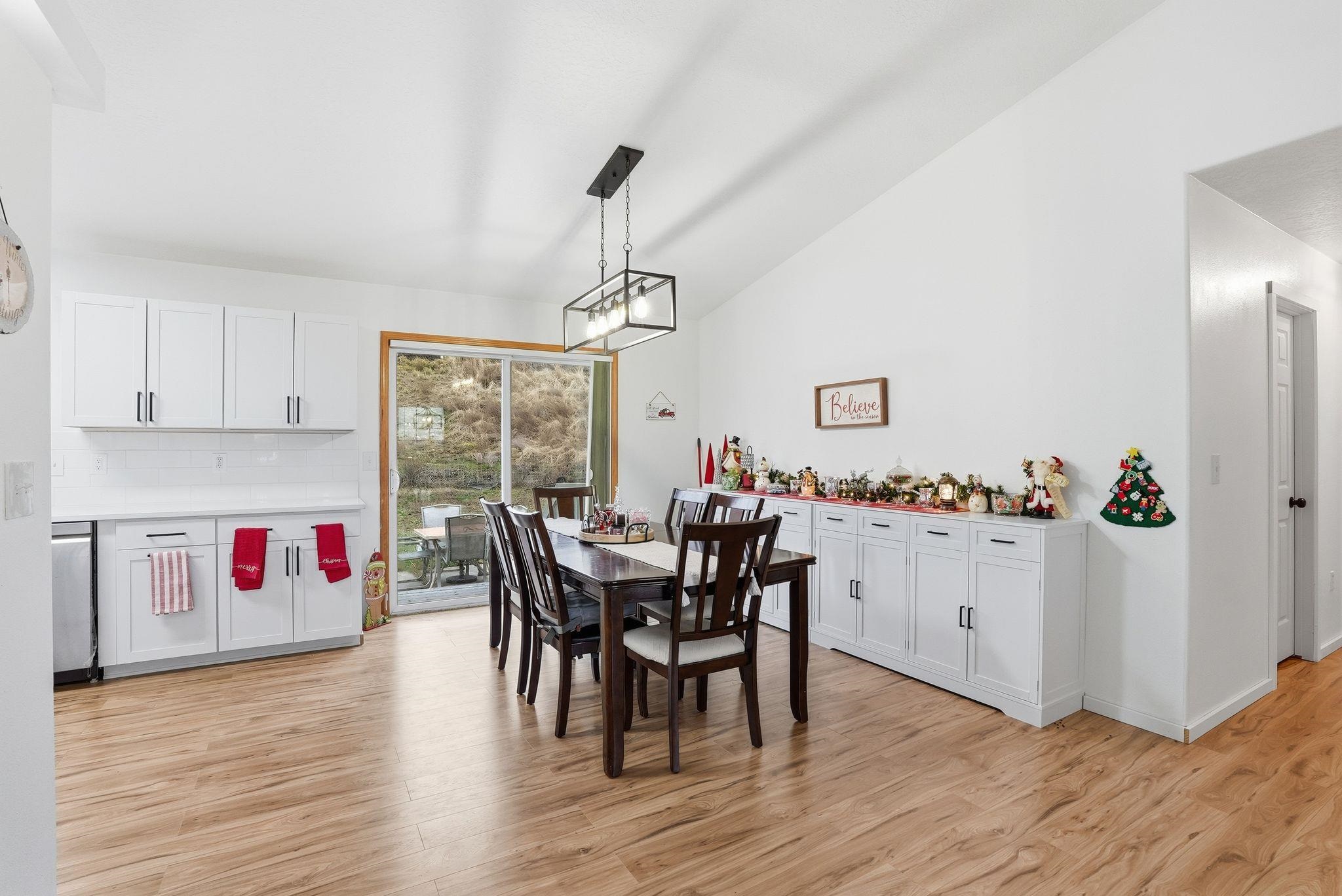 8015 S West Terrace Dr