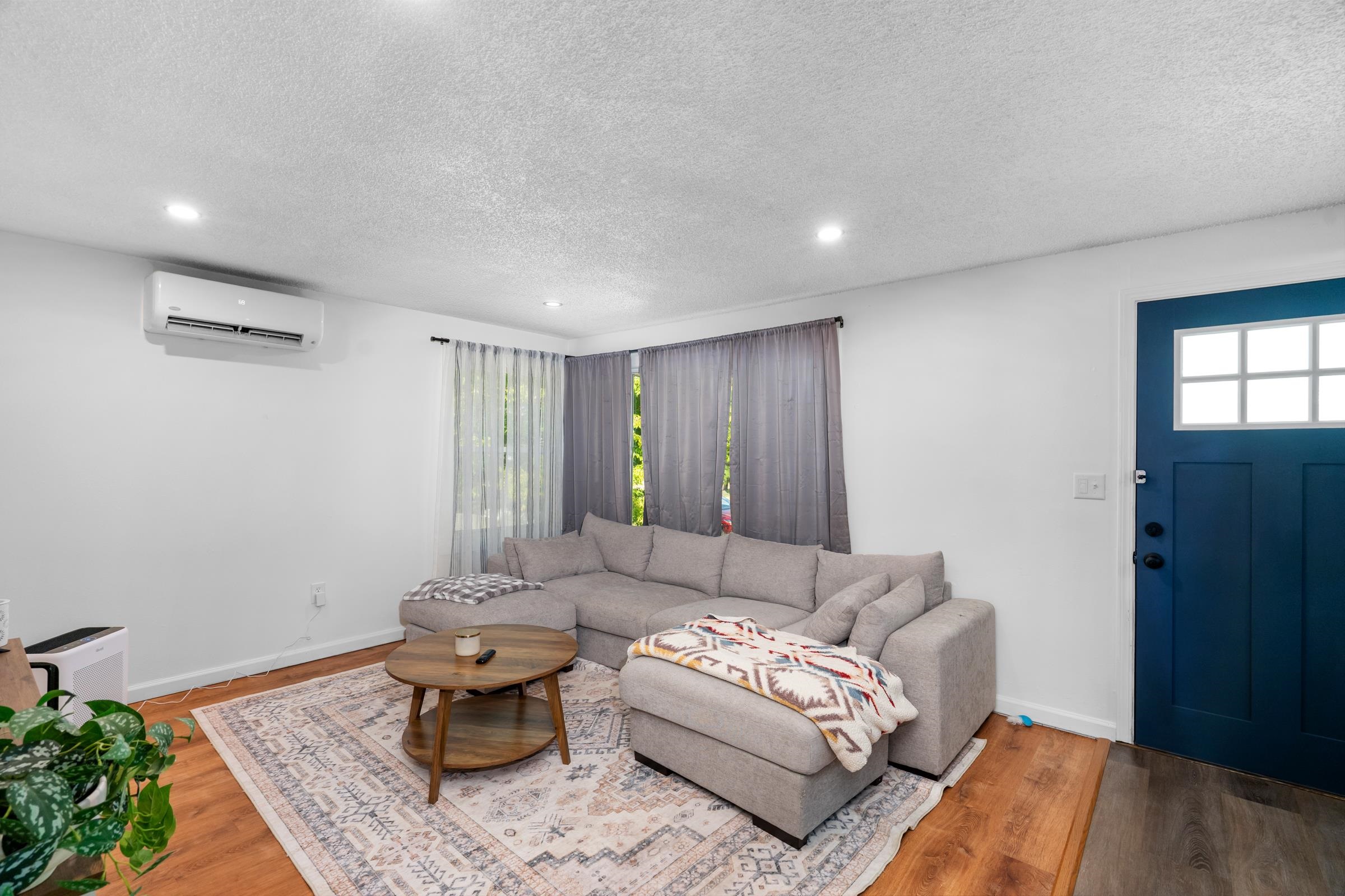 401/403 N. GRANT Ave