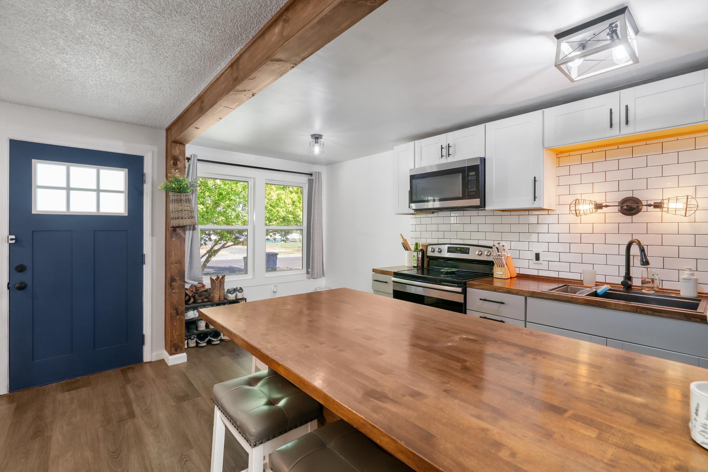 401/403 N. GRANT Ave