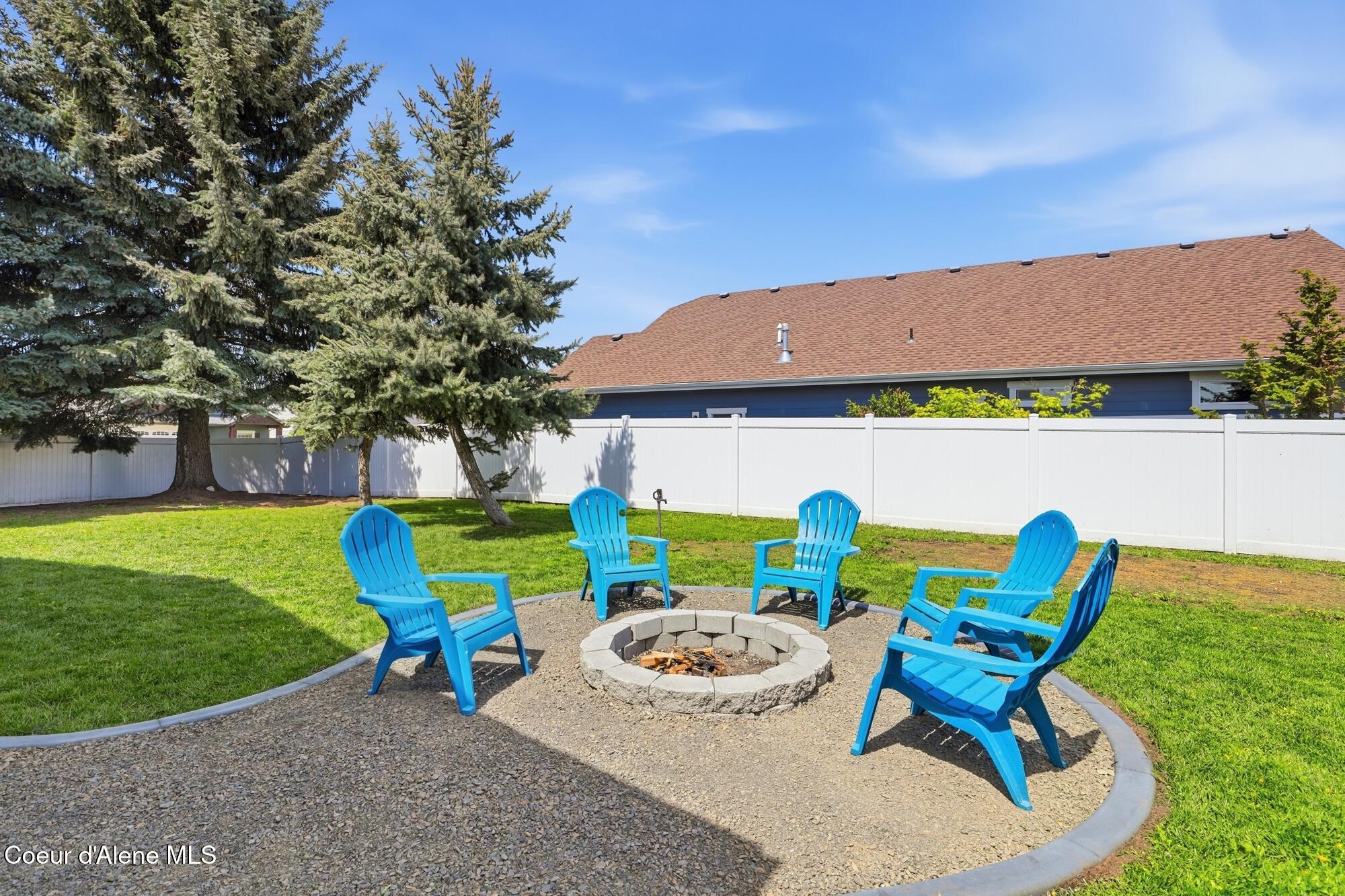 1525 W Miles AVE