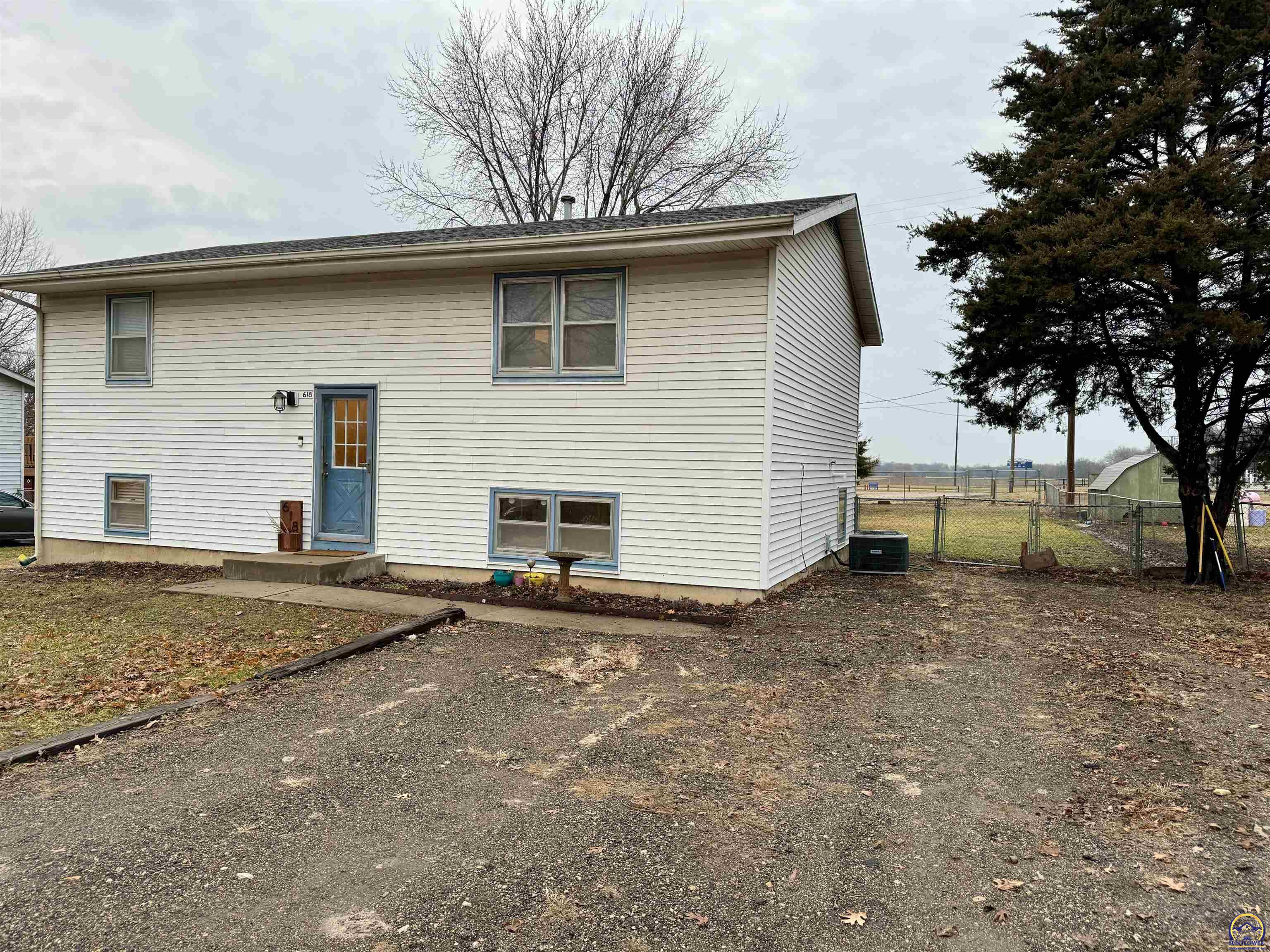 618 Lawrence ST
