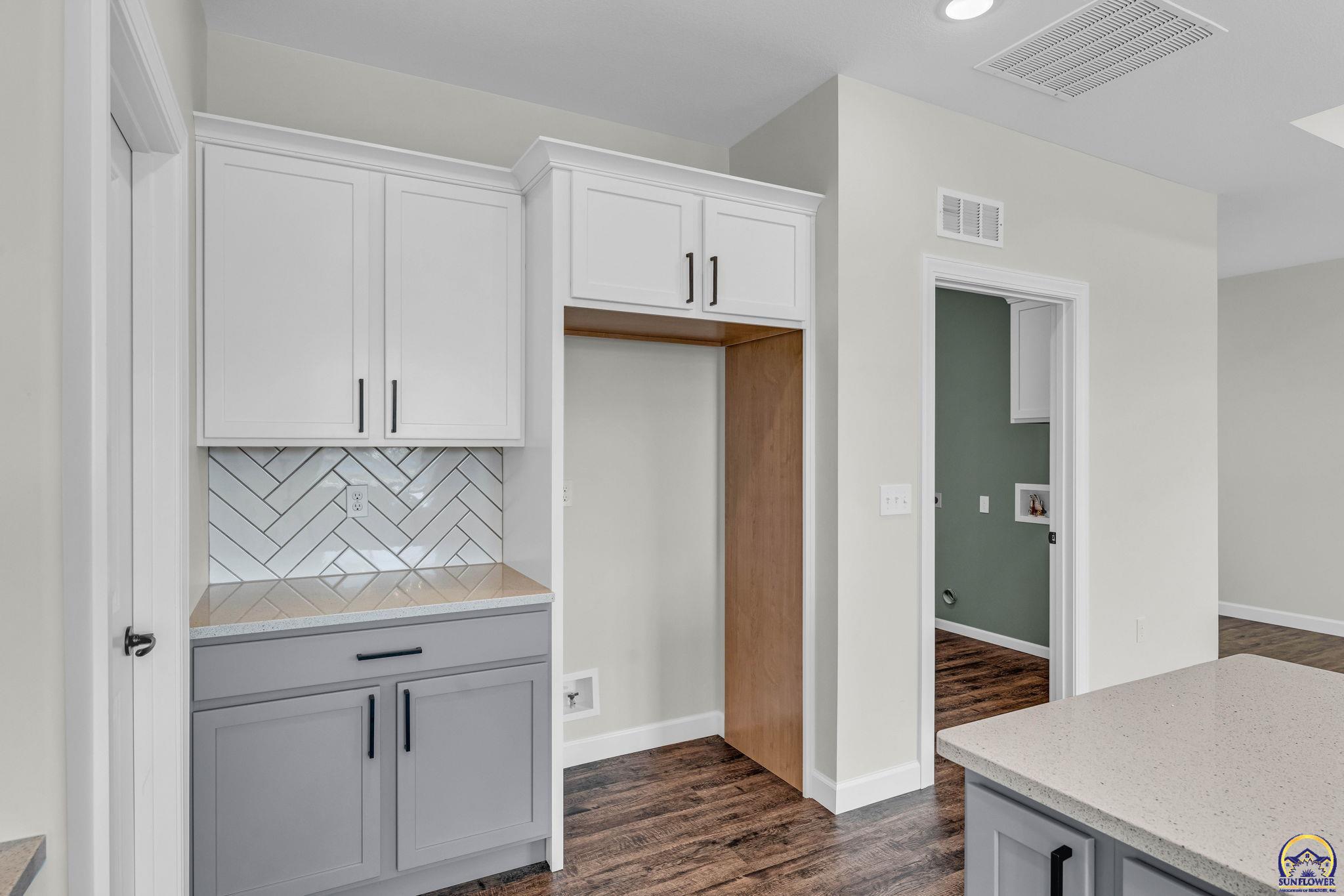 2639 SW Sherwood Park DR