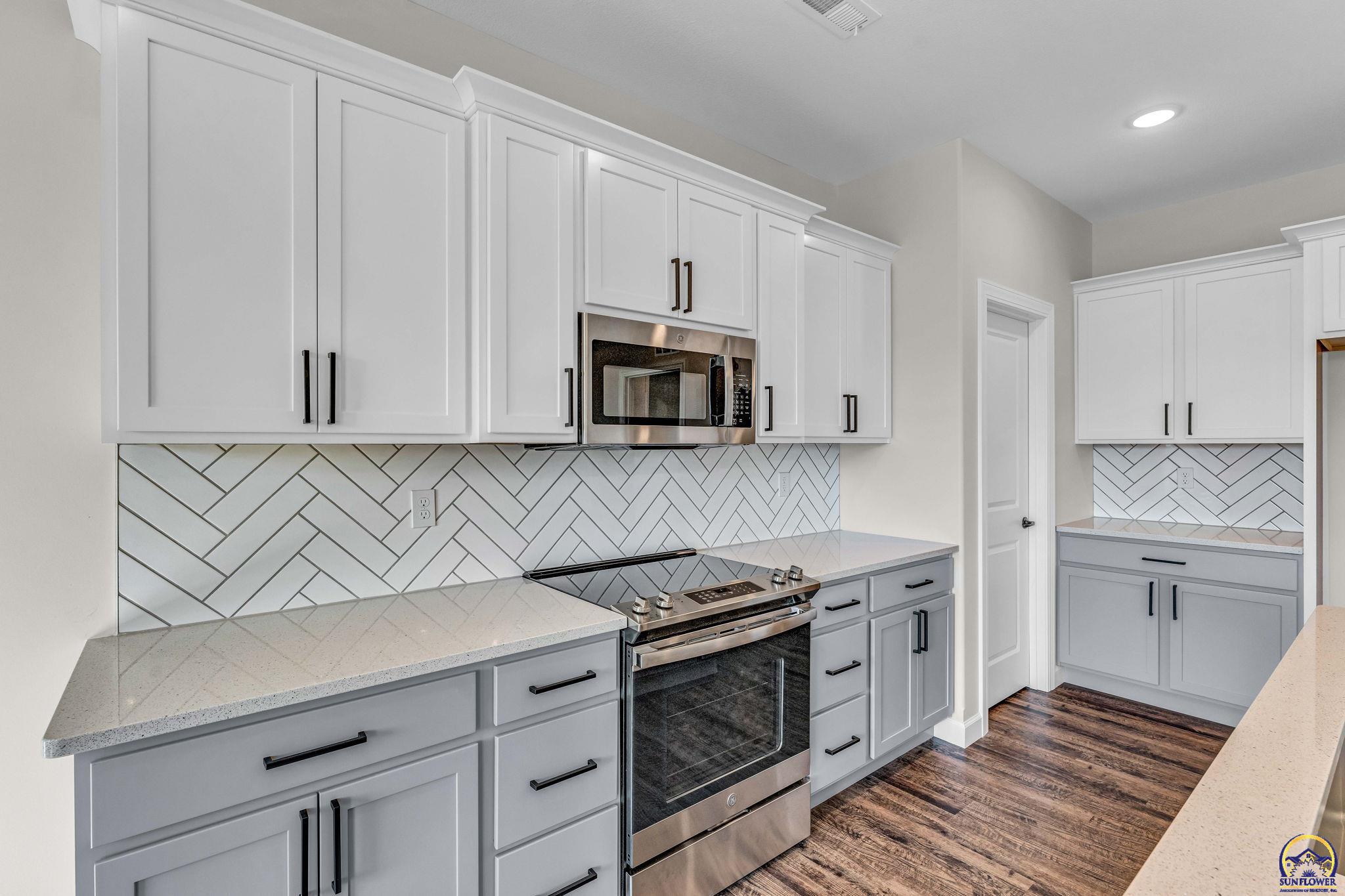 2639 SW Sherwood Park DR