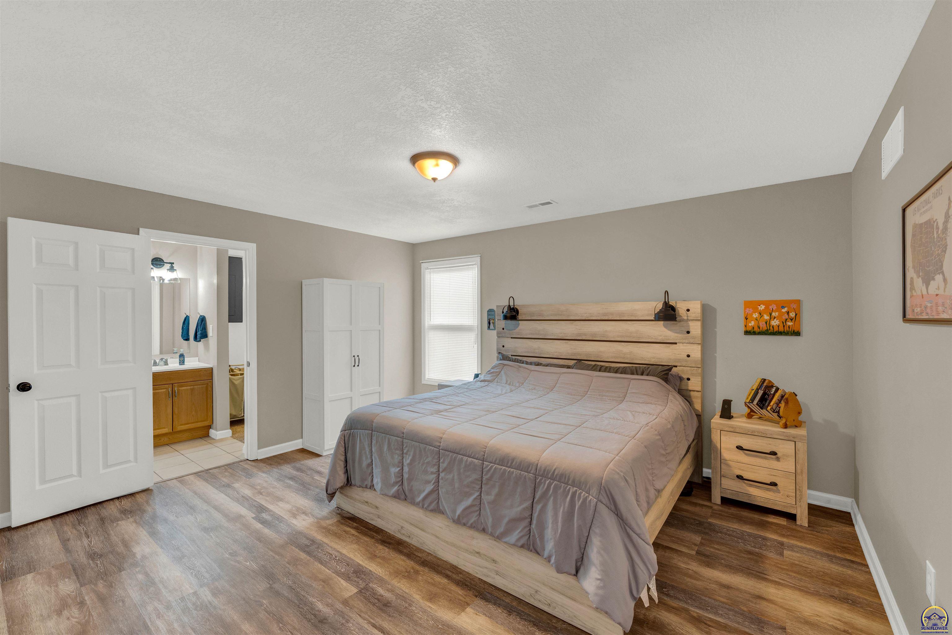 7015 SW Wheatfield LN