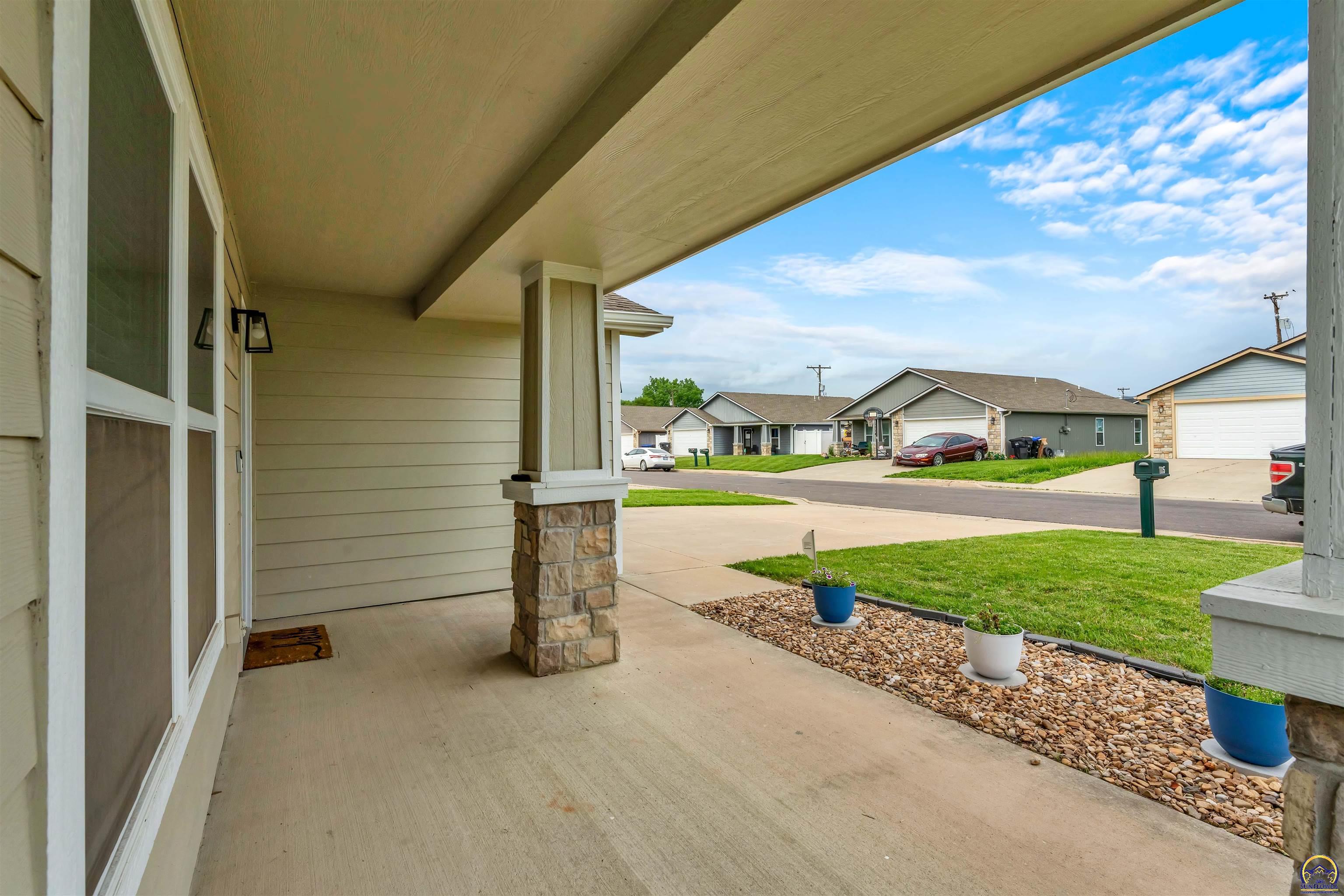 7015 SW Wheatfield LN