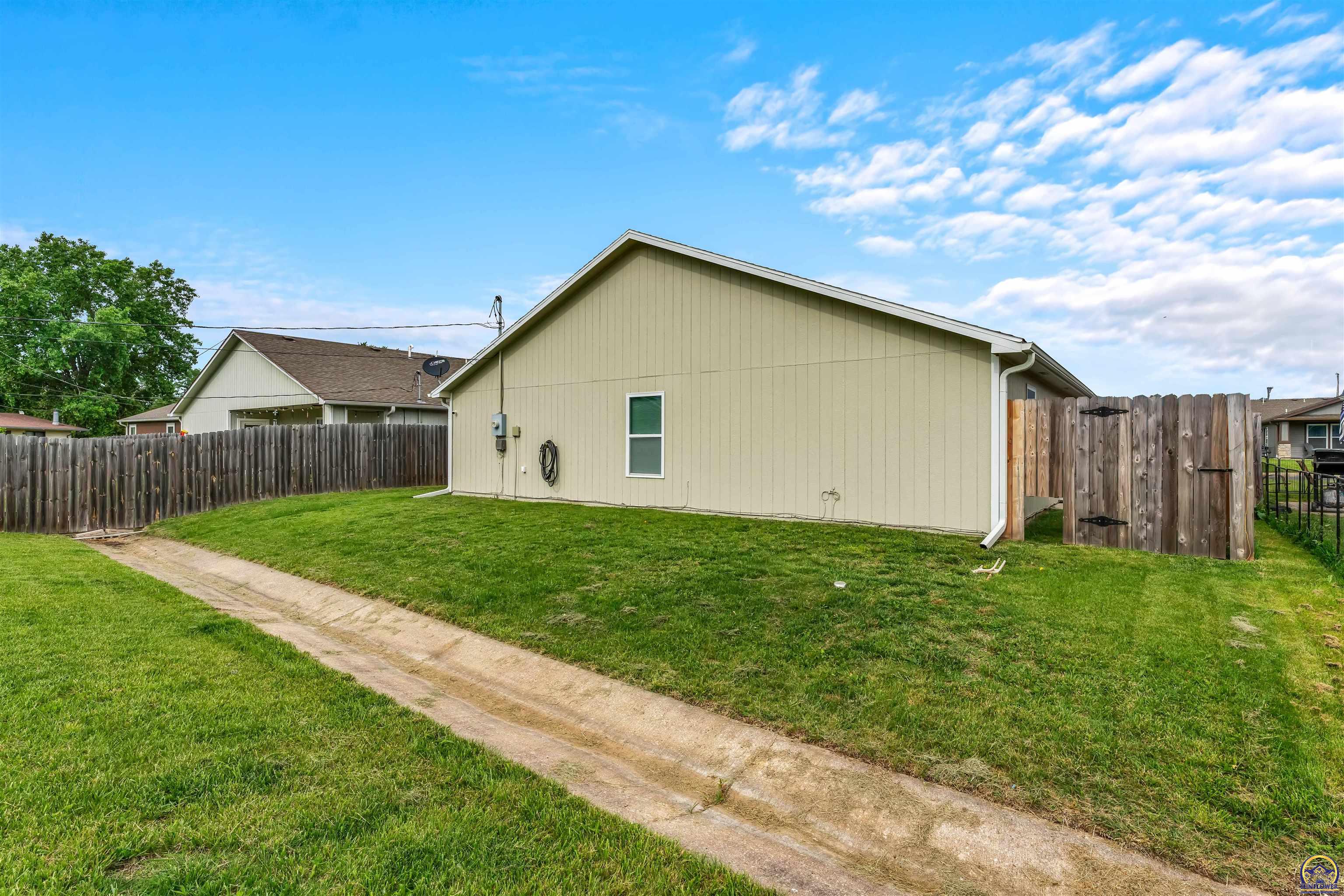 7015 SW Wheatfield LN