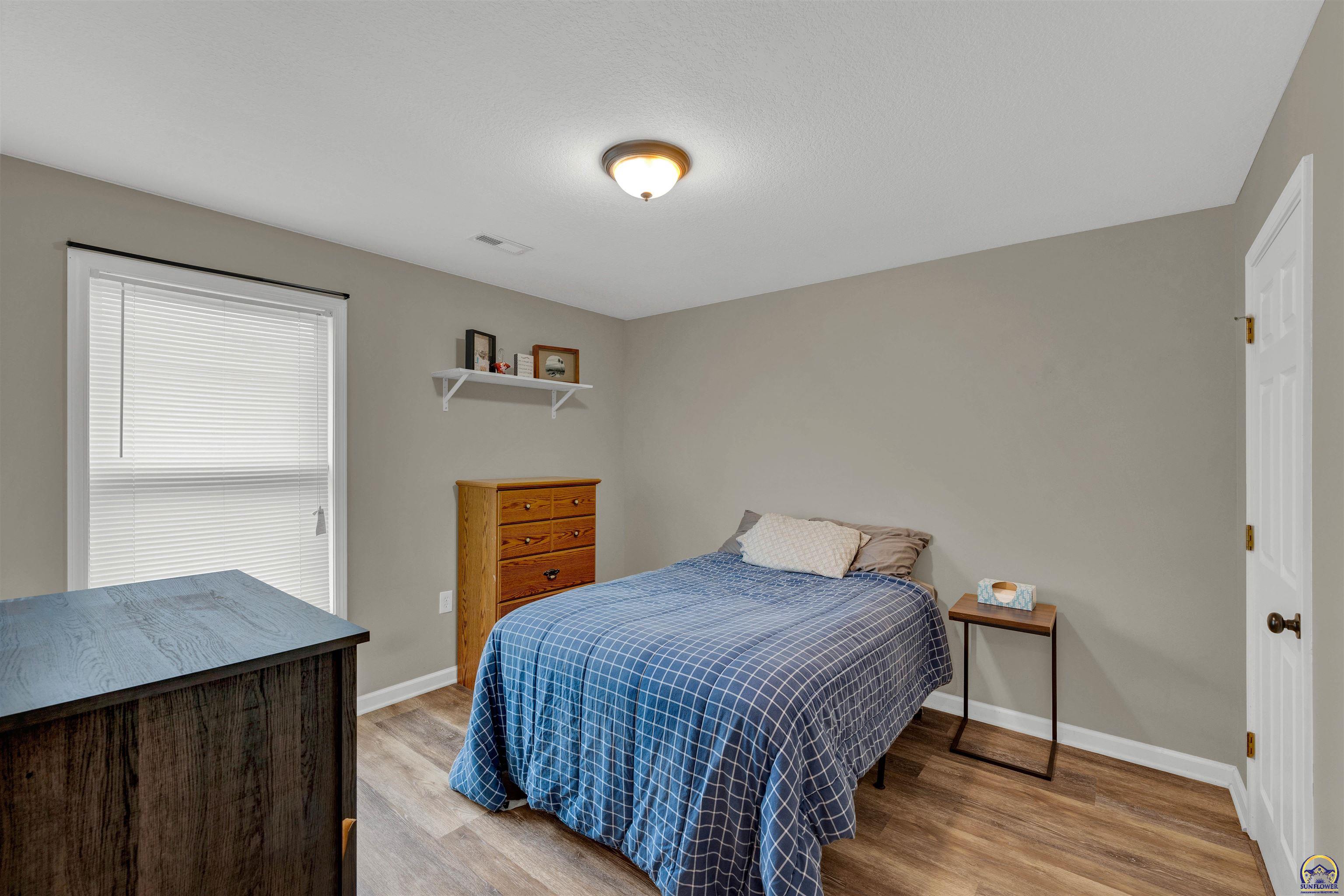 7015 SW Wheatfield LN