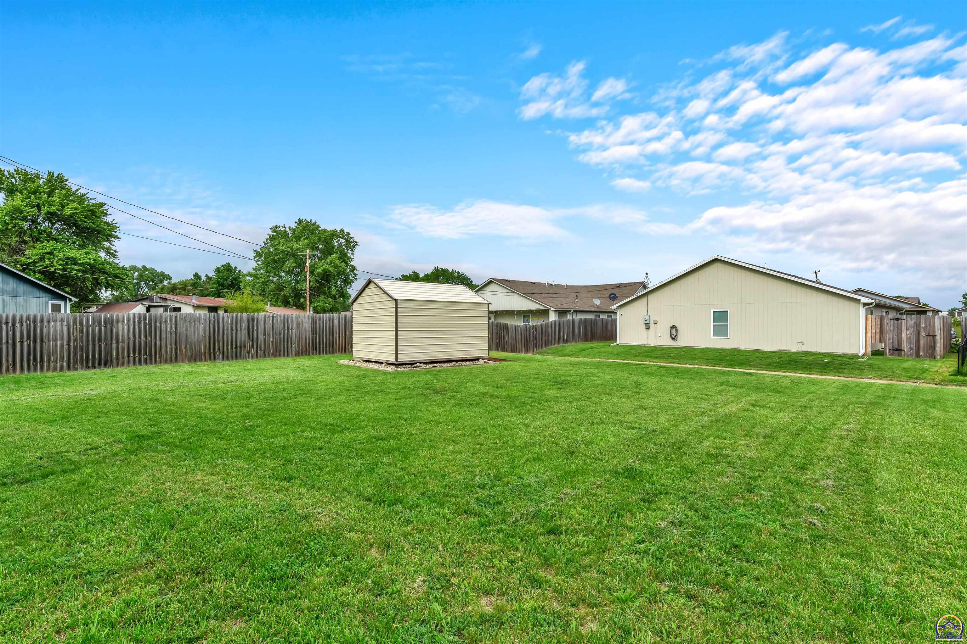 7015 SW Wheatfield LN