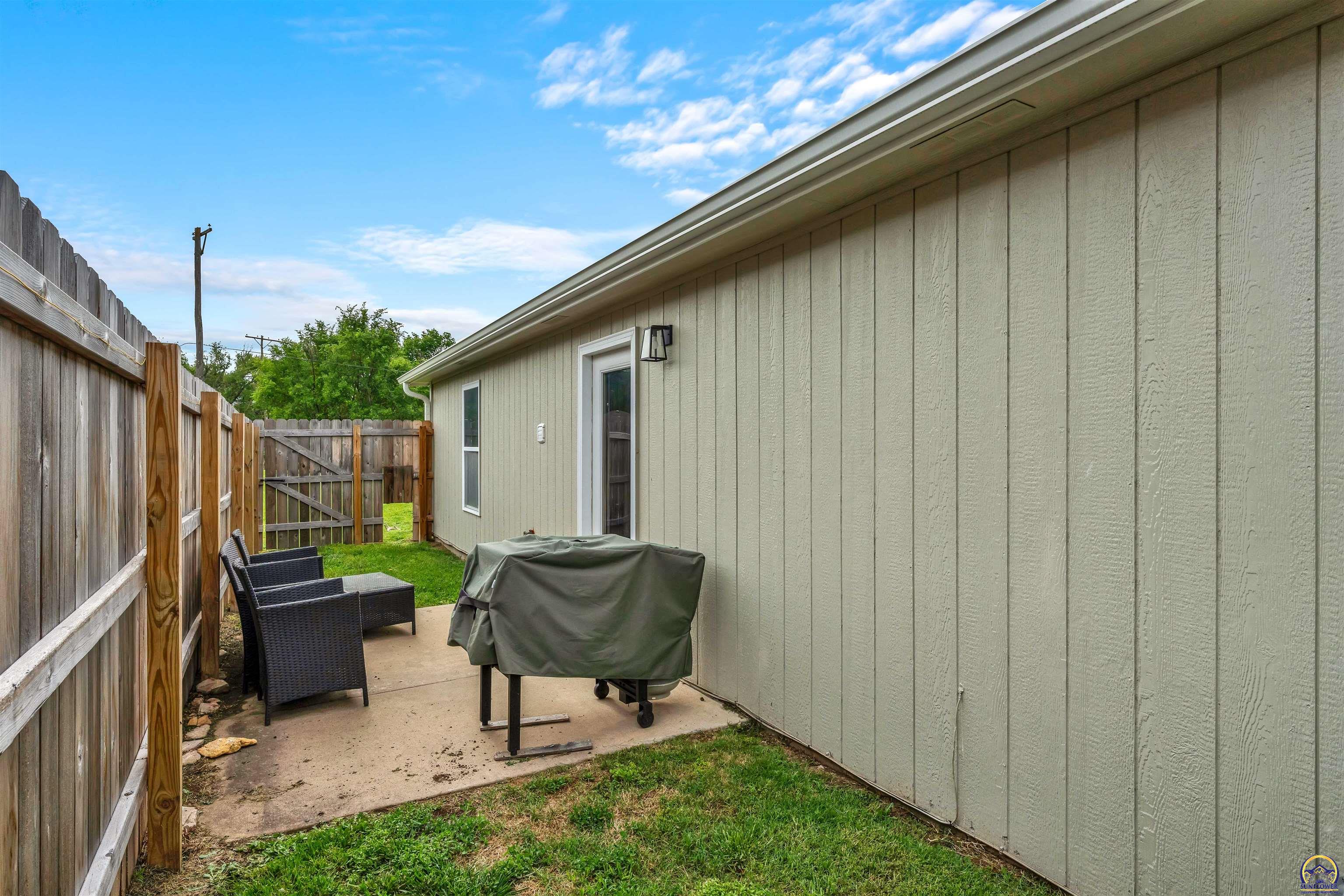 7015 SW Wheatfield LN