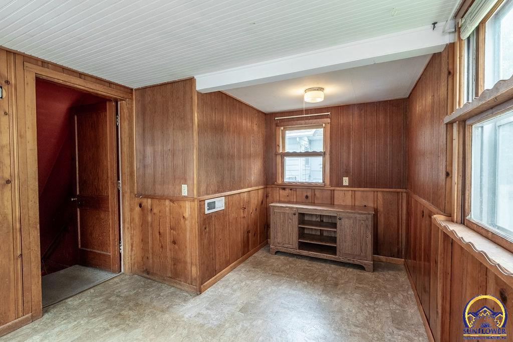 220 SW Broadmoor AVE