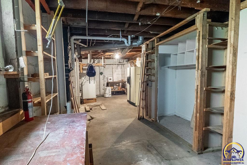 220 SW Broadmoor AVE