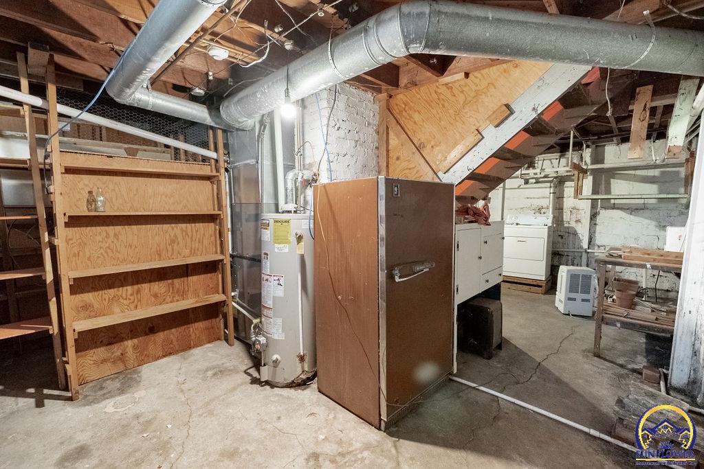 220 SW Broadmoor AVE