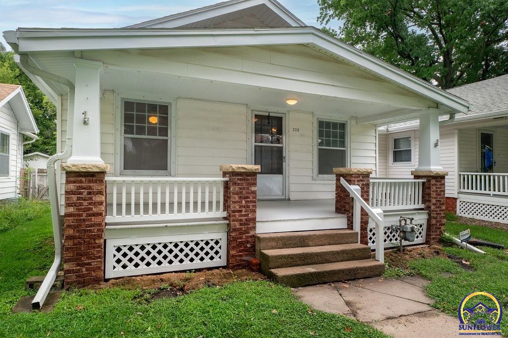 220 SW Broadmoor AVE