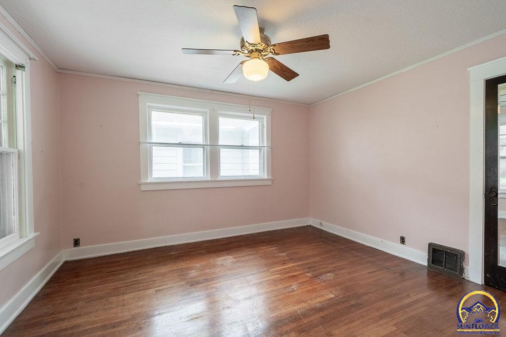 220 SW Broadmoor AVE