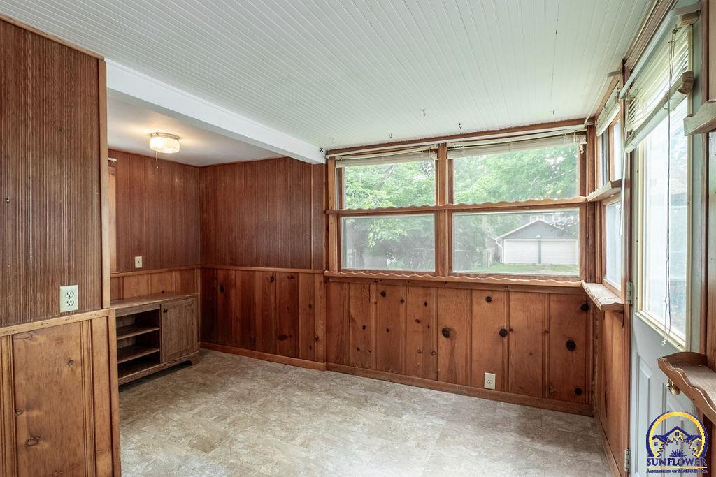 220 SW Broadmoor AVE