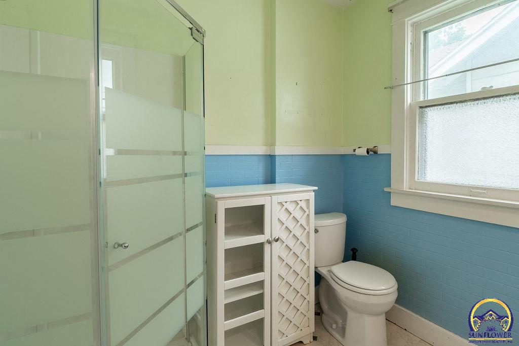 220 SW Broadmoor AVE