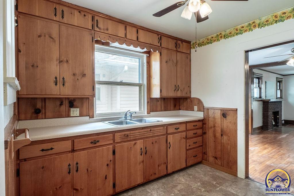 220 SW Broadmoor AVE