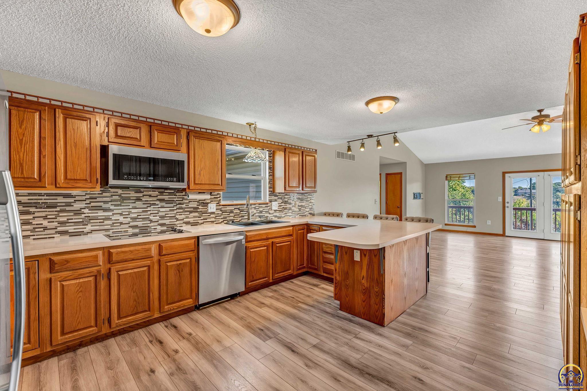 6411 Crescent Rim DR