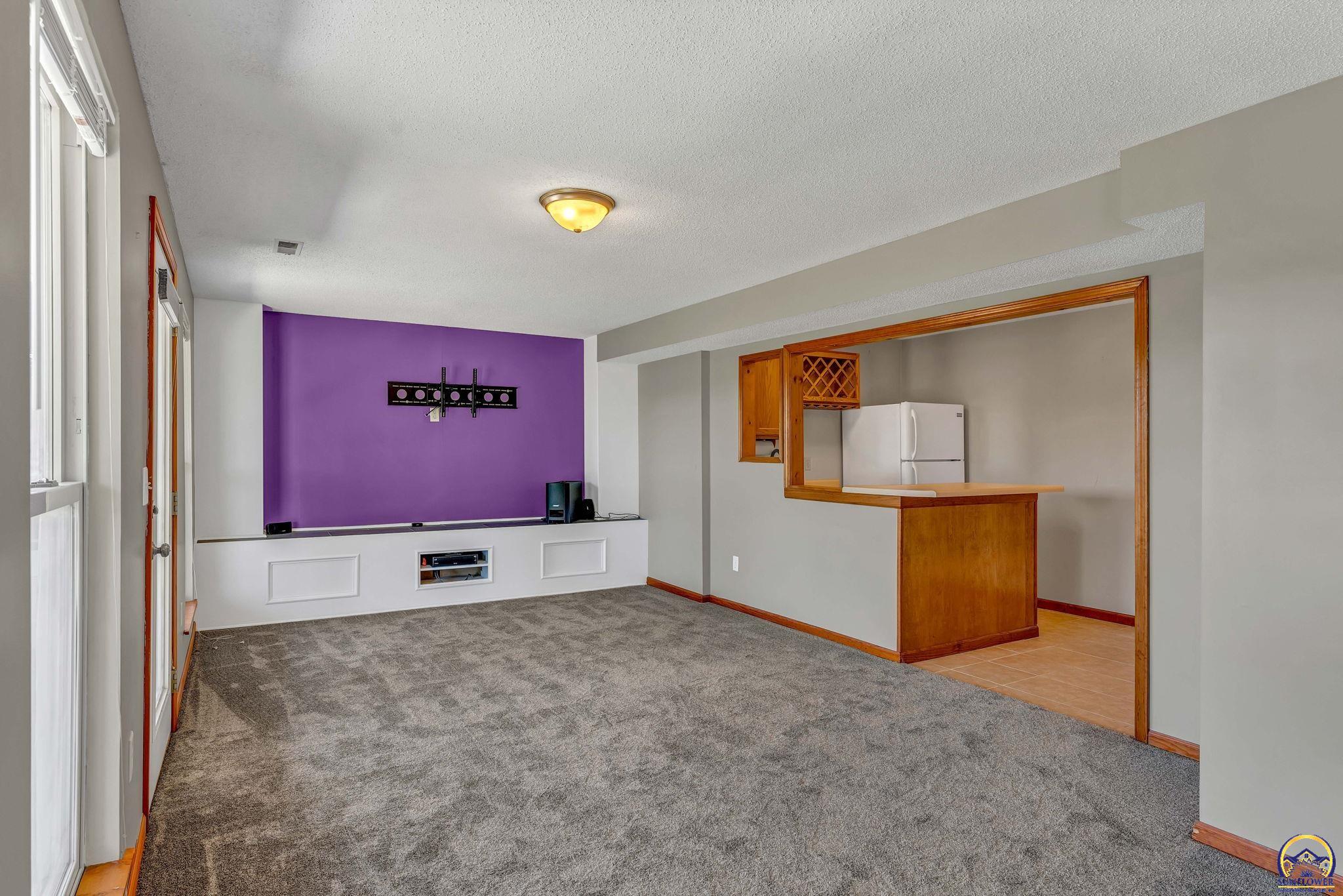 6411 Crescent Rim DR