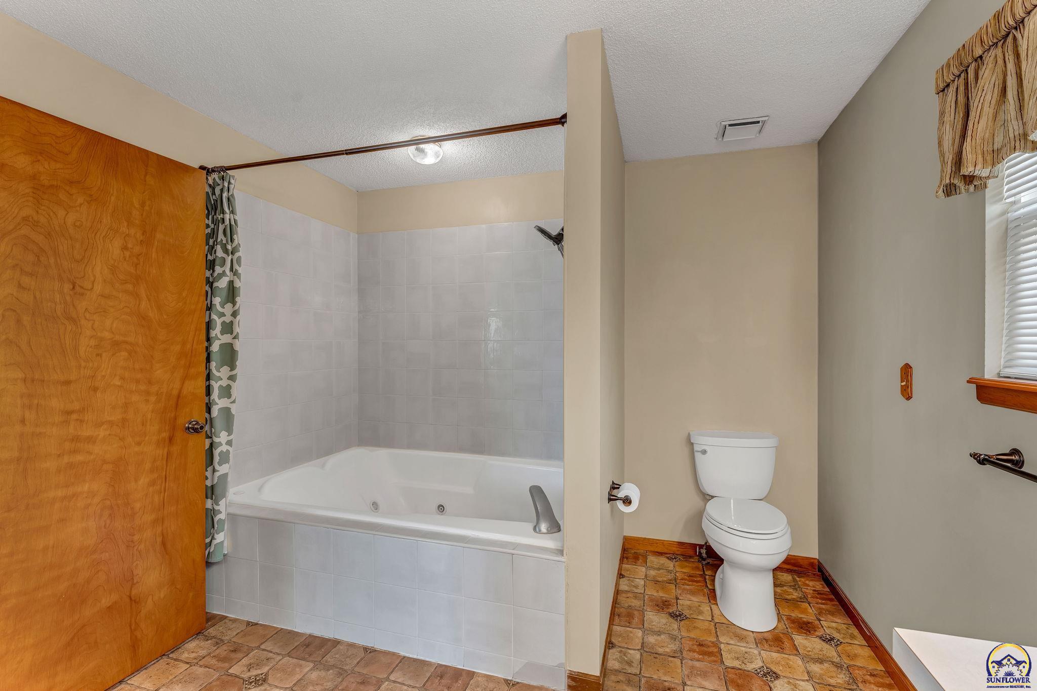 6411 Crescent Rim DR