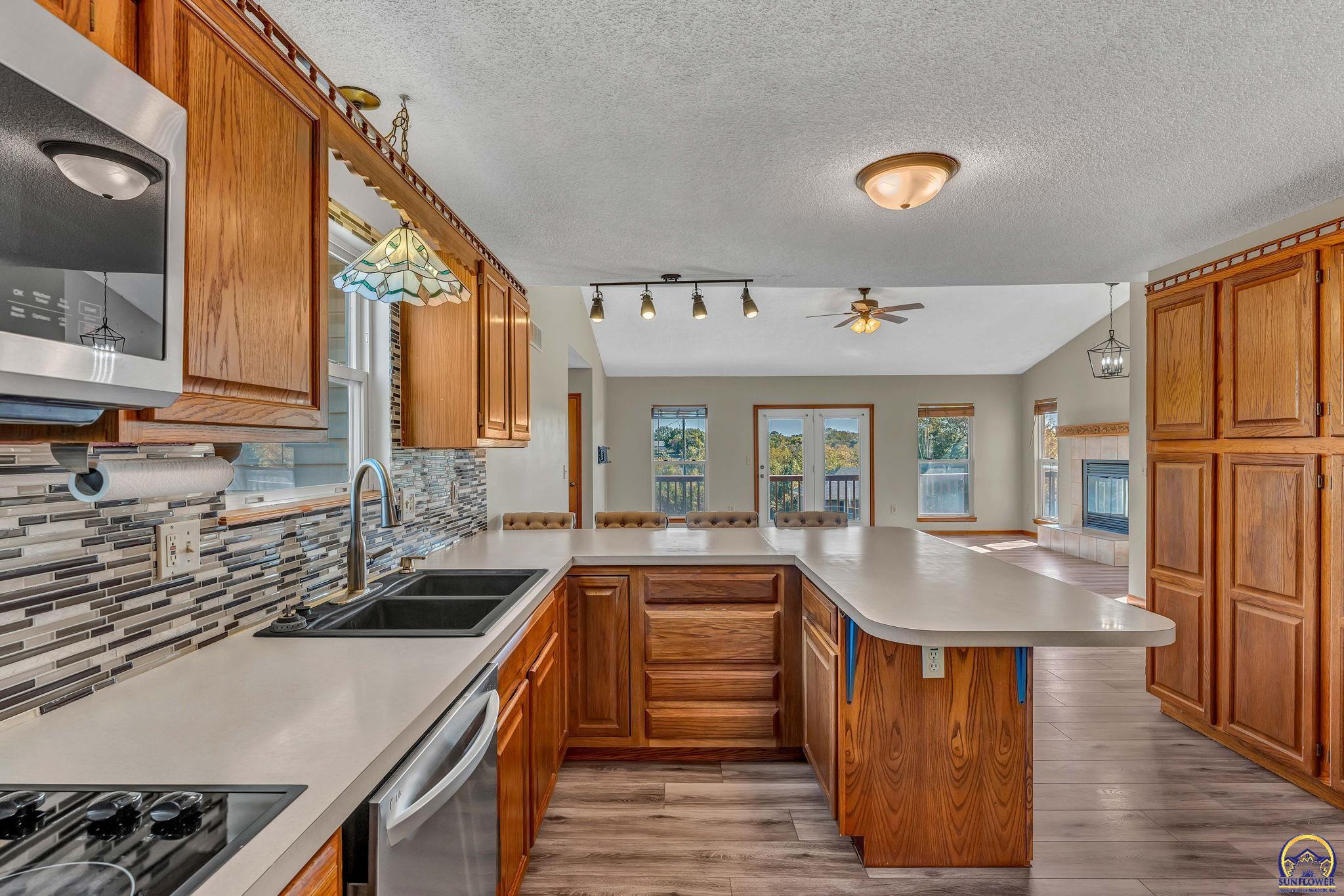 6411 Crescent Rim DR