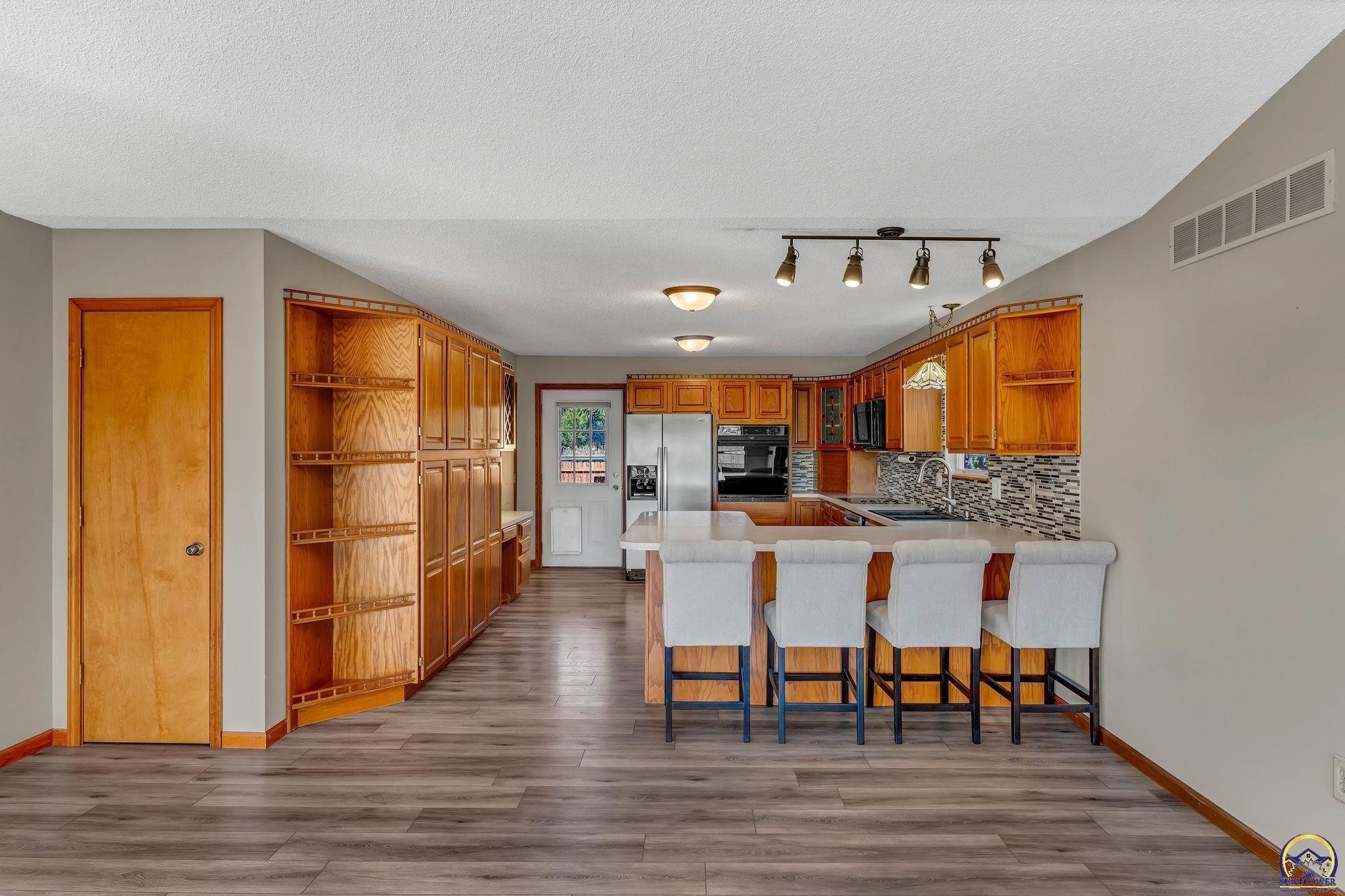 6411 Crescent Rim DR