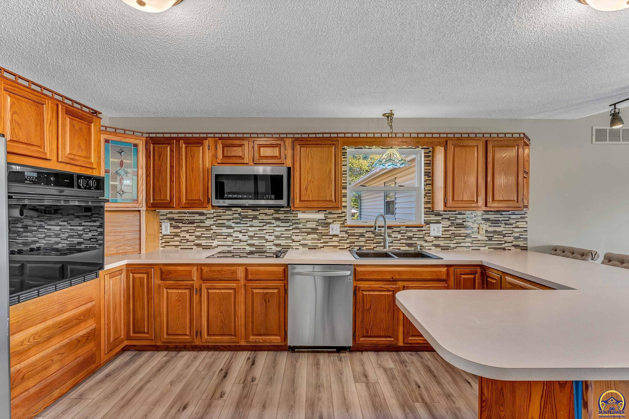 6411 Crescent Rim DR