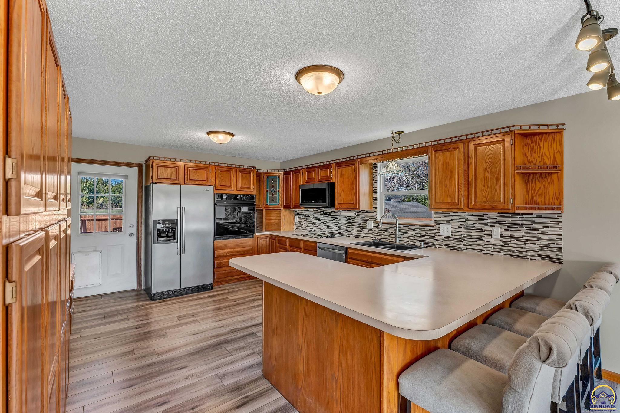 6411 Crescent Rim DR