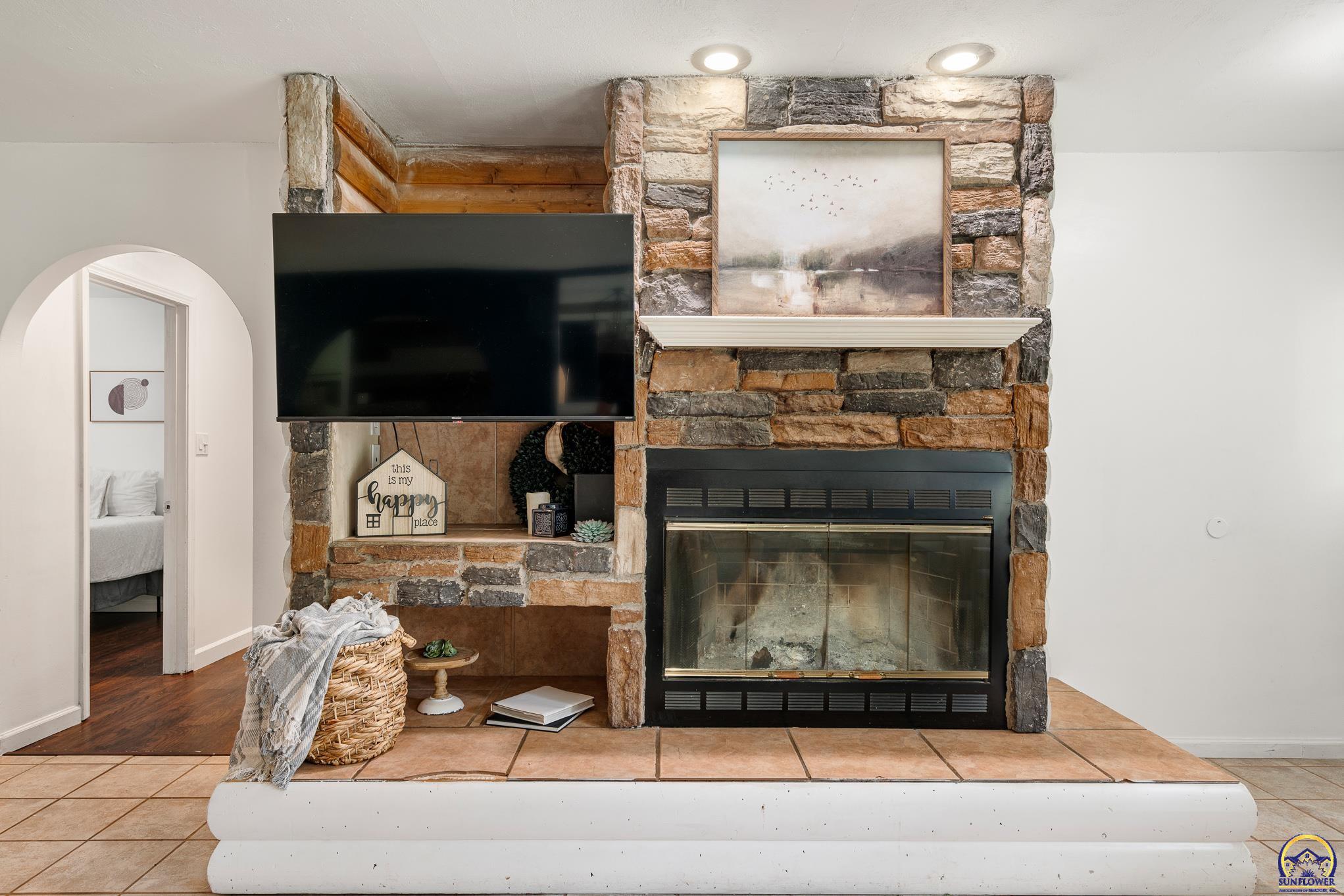 3603 NW Rochester RD