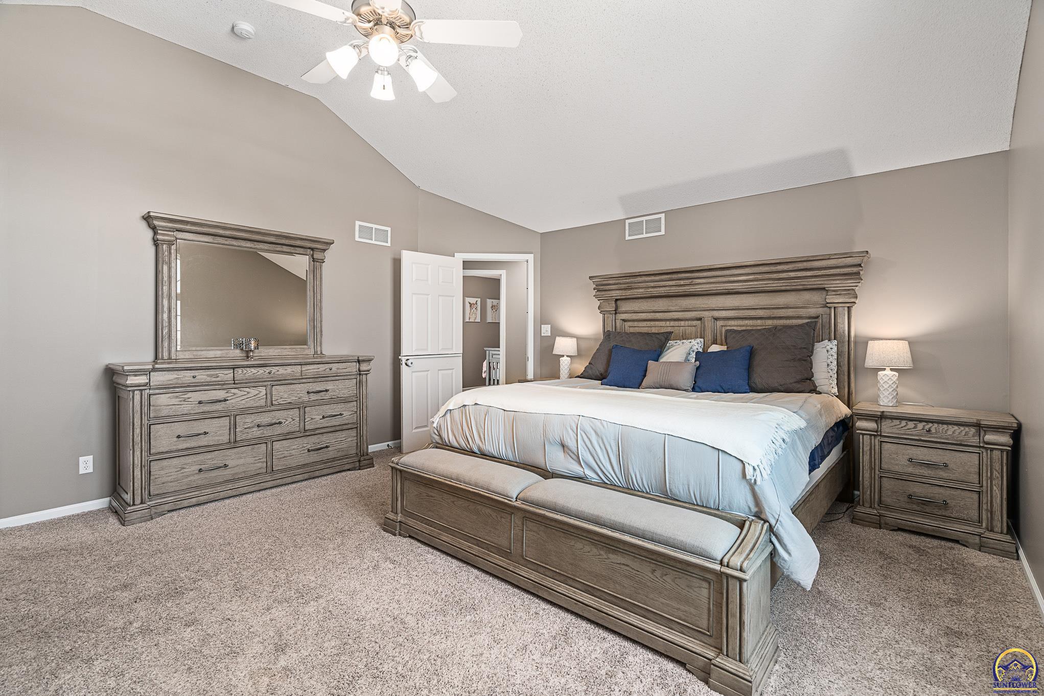 2712 SW Sherwood Park DR