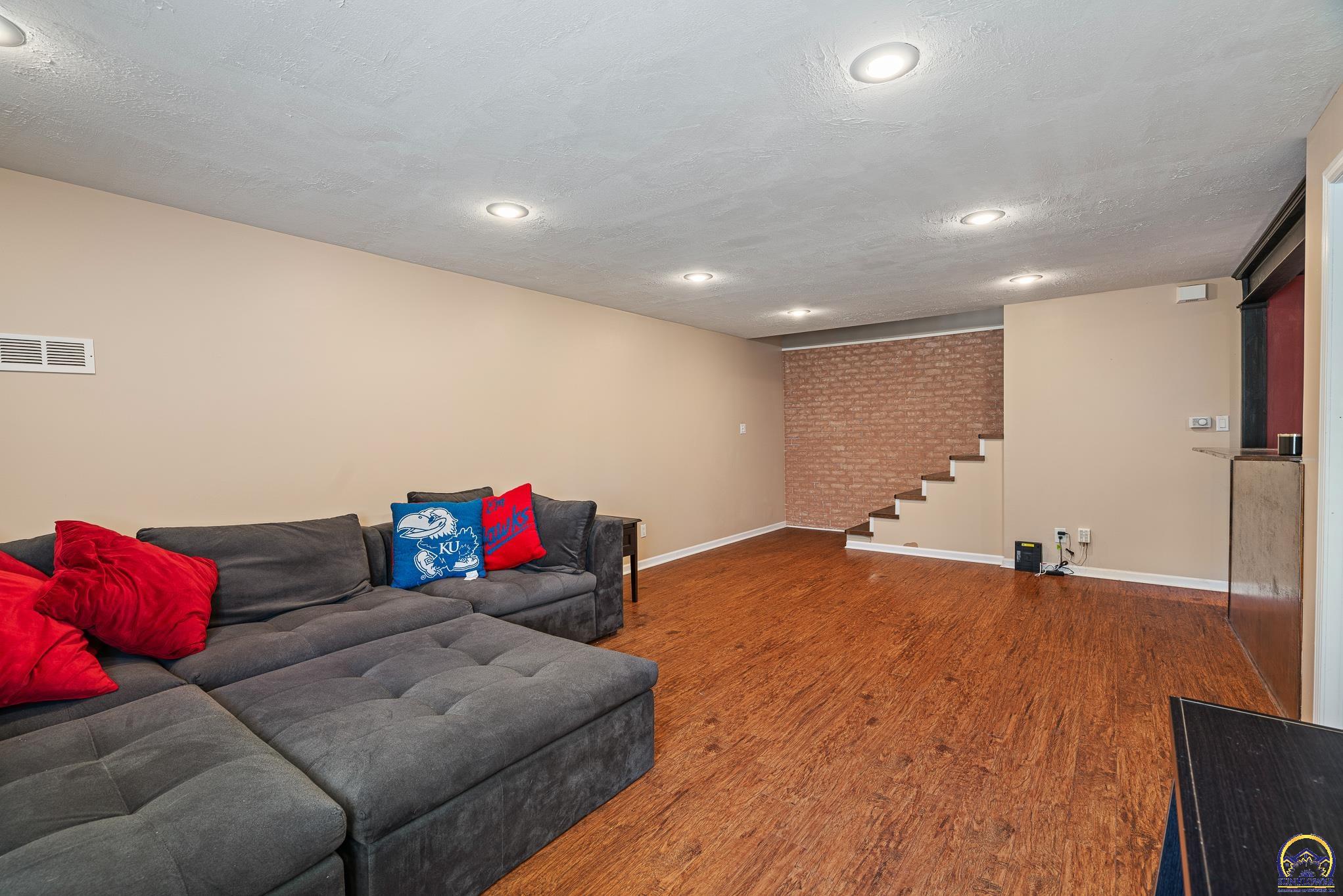 2712 SW Sherwood Park DR