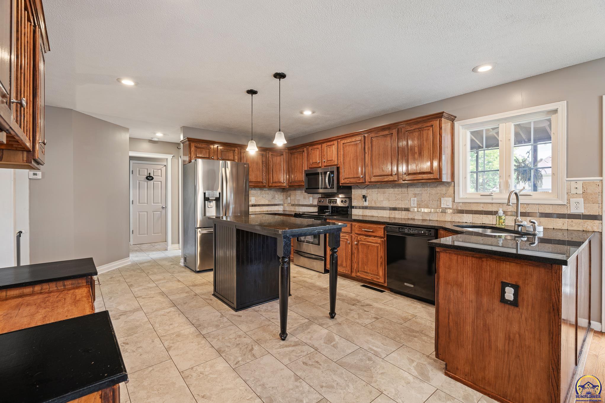 2712 SW Sherwood Park DR