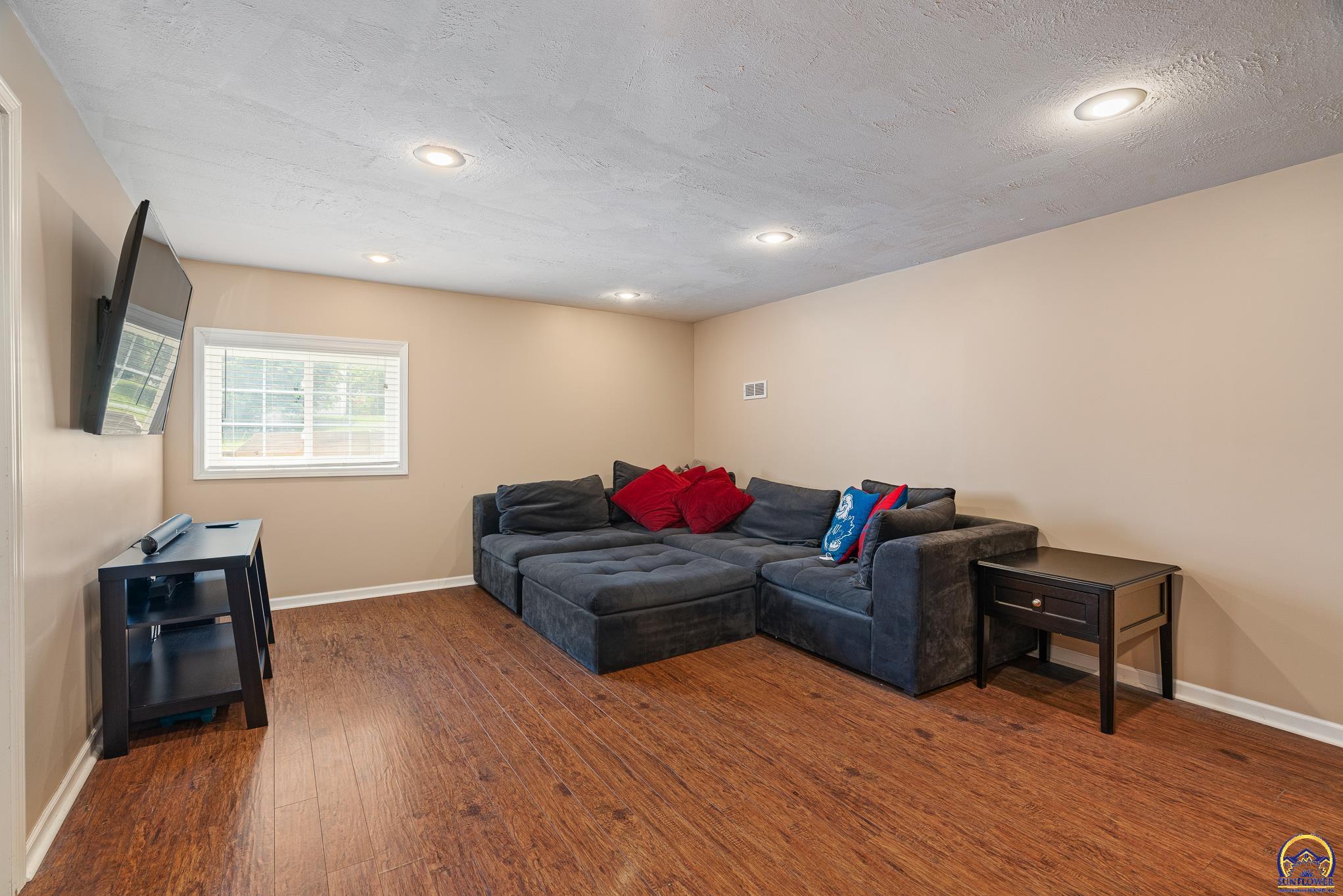 2712 SW Sherwood Park DR