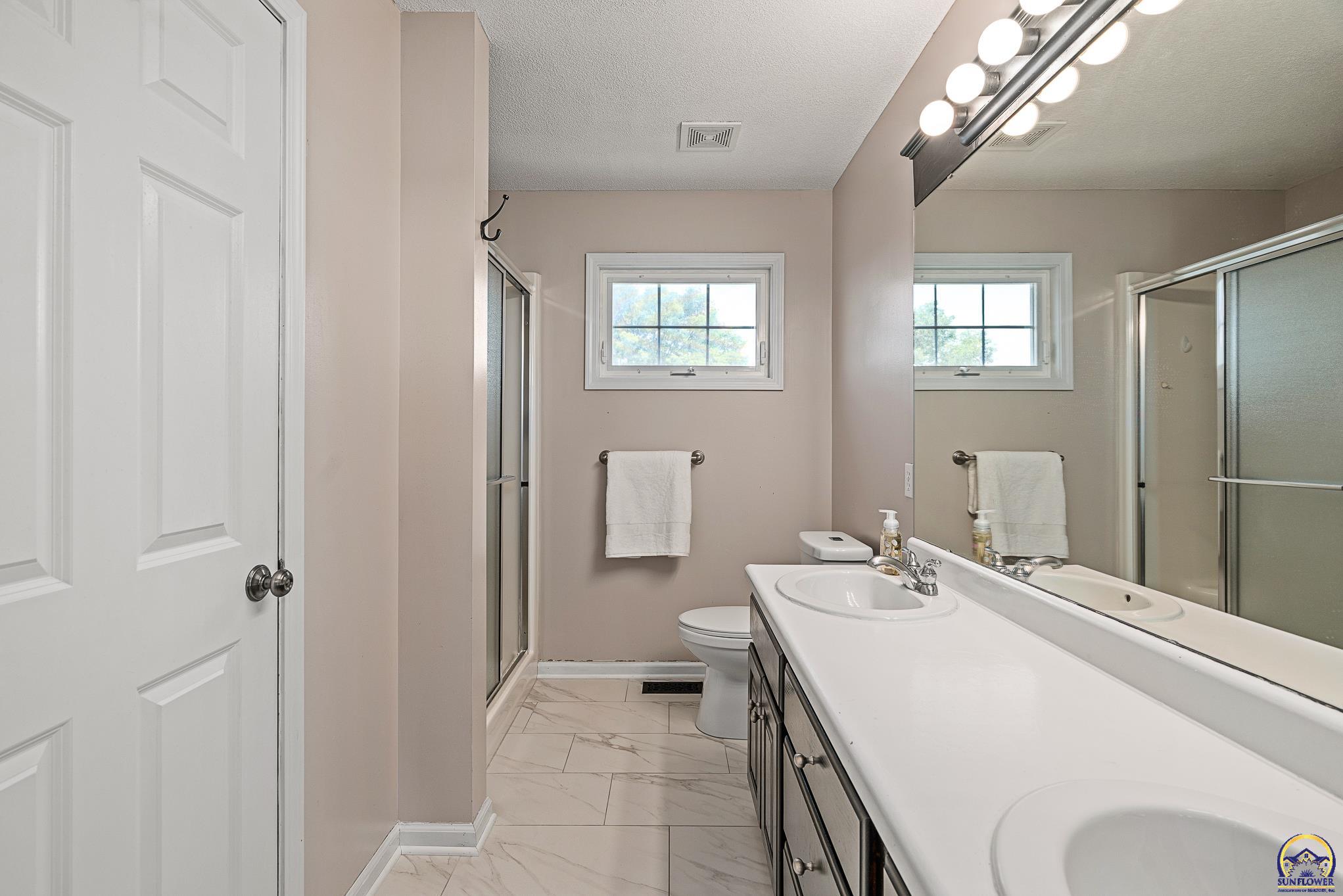 2712 SW Sherwood Park DR