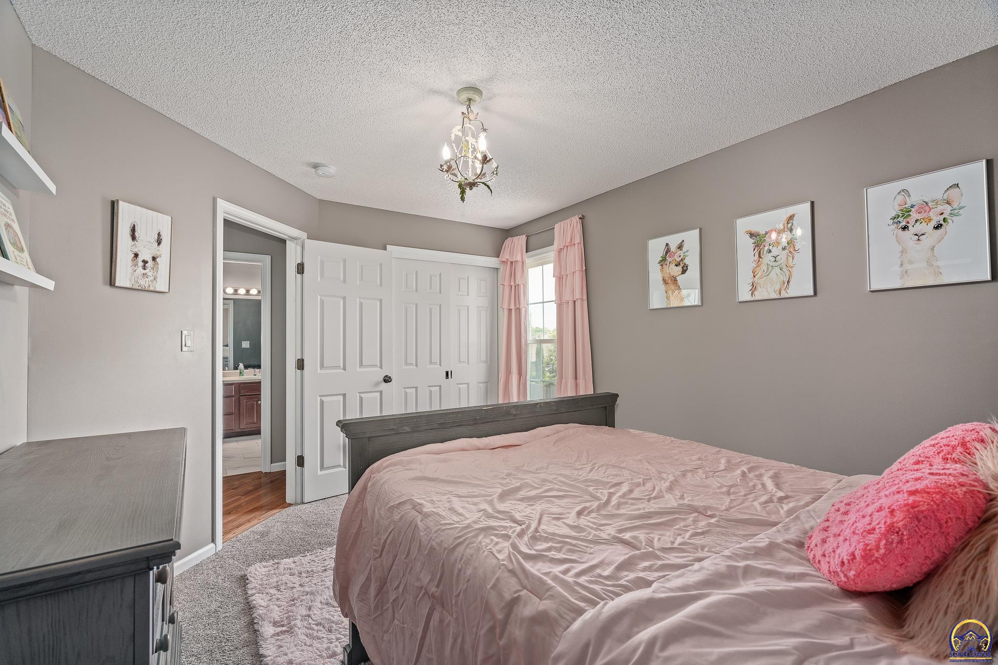 2712 SW Sherwood Park DR