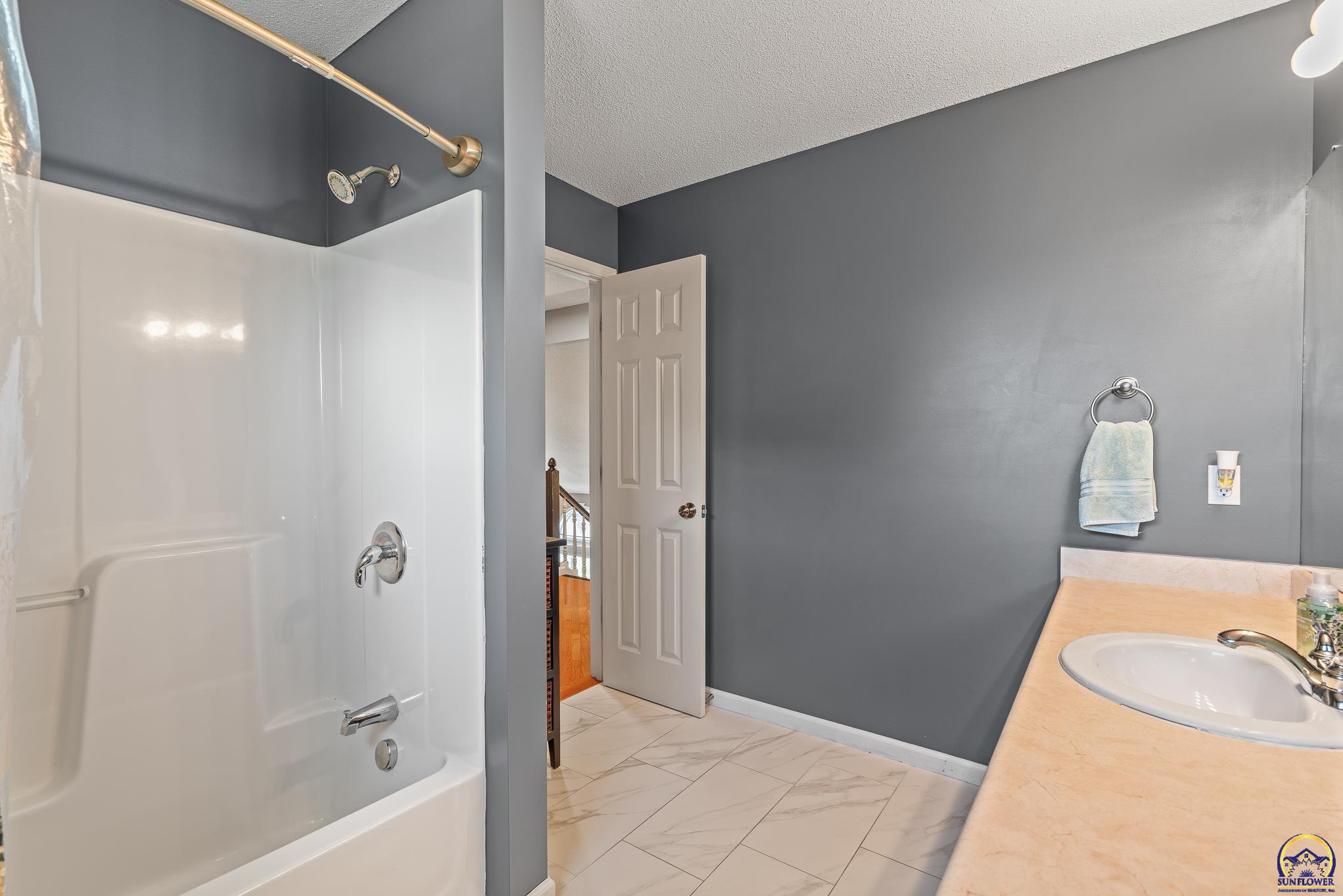 2712 SW Sherwood Park DR